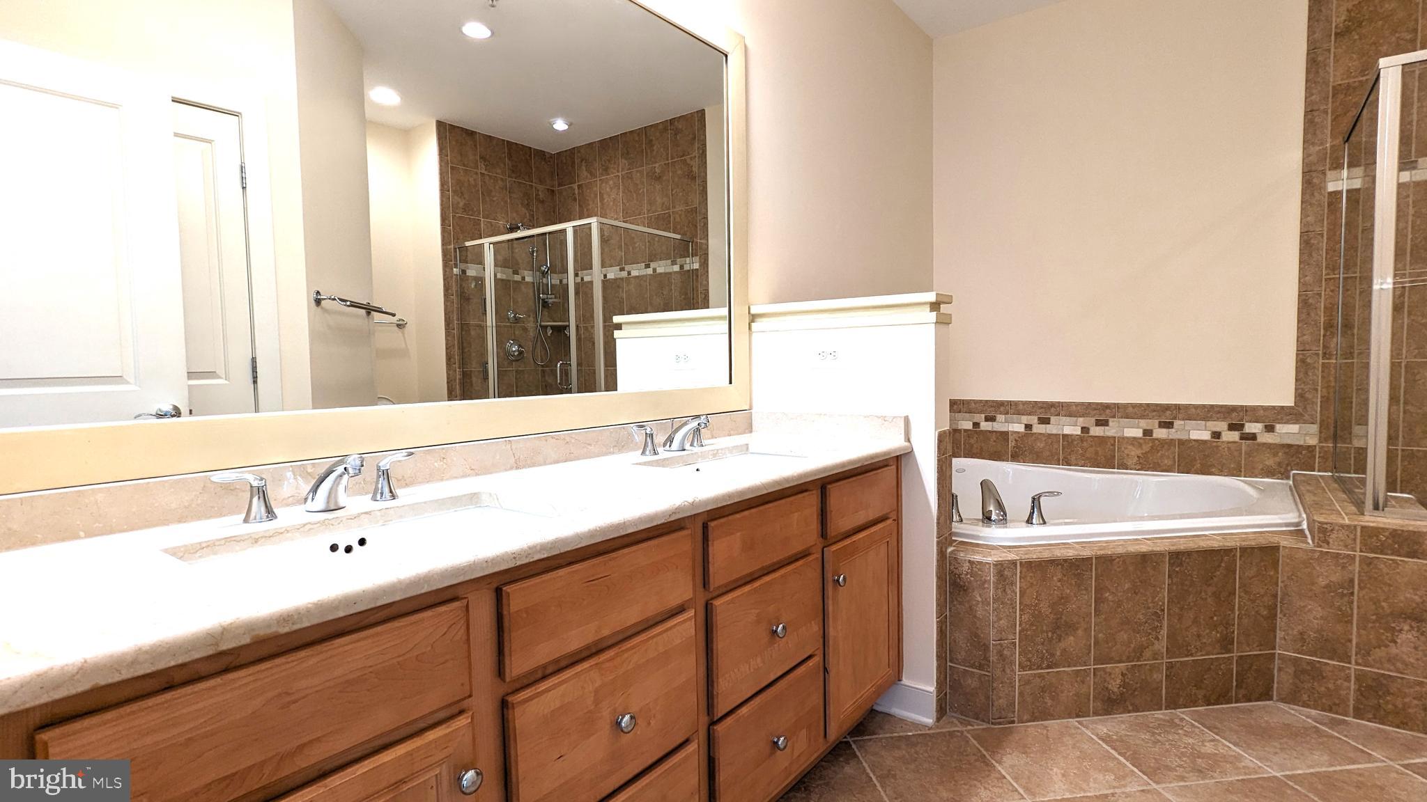 CENTERPOINTE - Residential