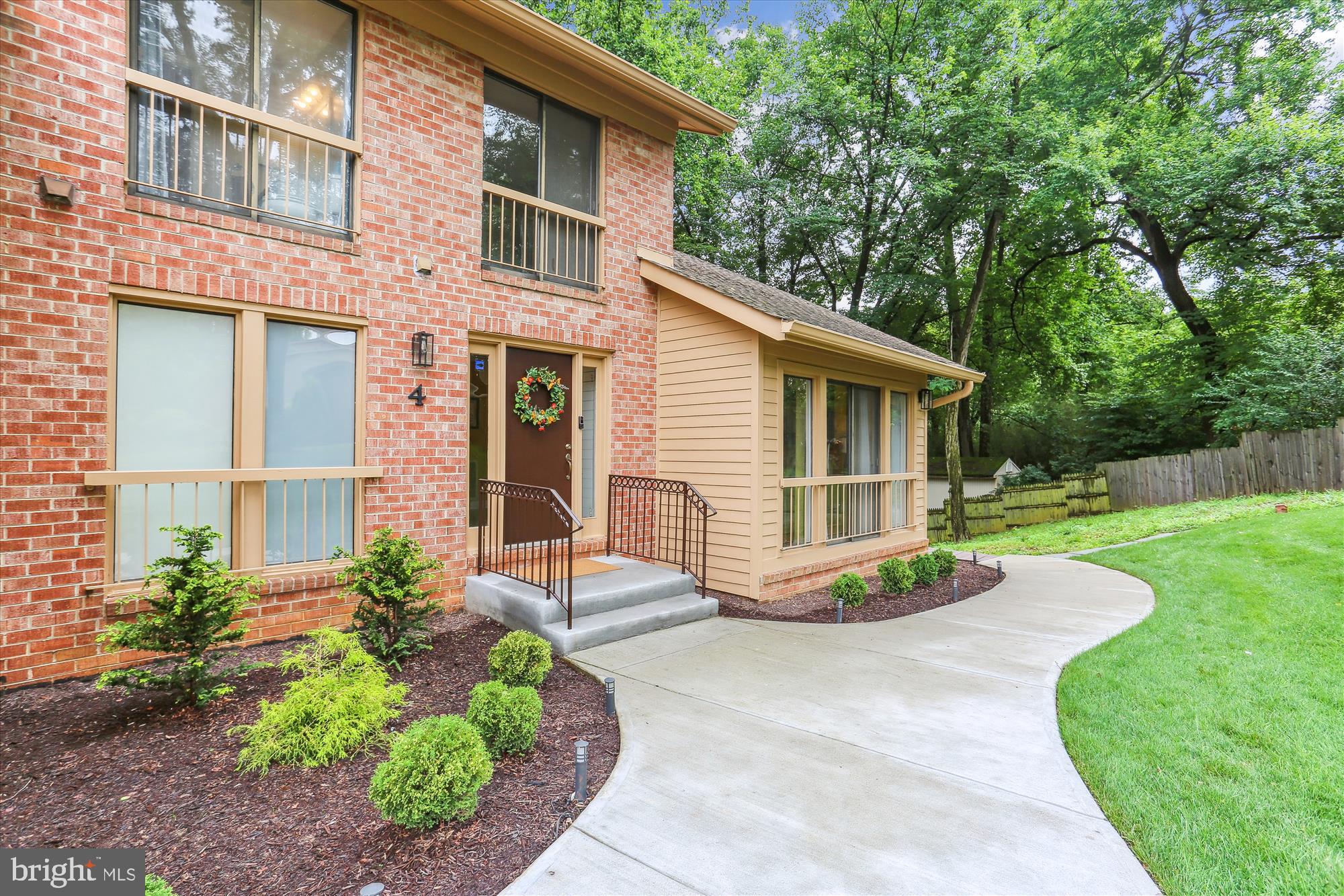 4 EAGLEBROOK COURT