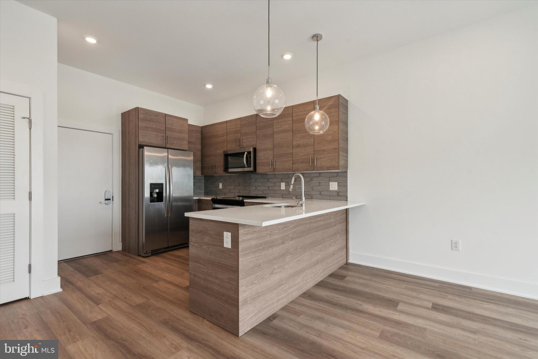 5545 PULASKI AVENUE 304