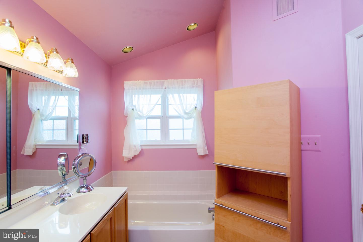 WARRINGTON HUNT - Residential