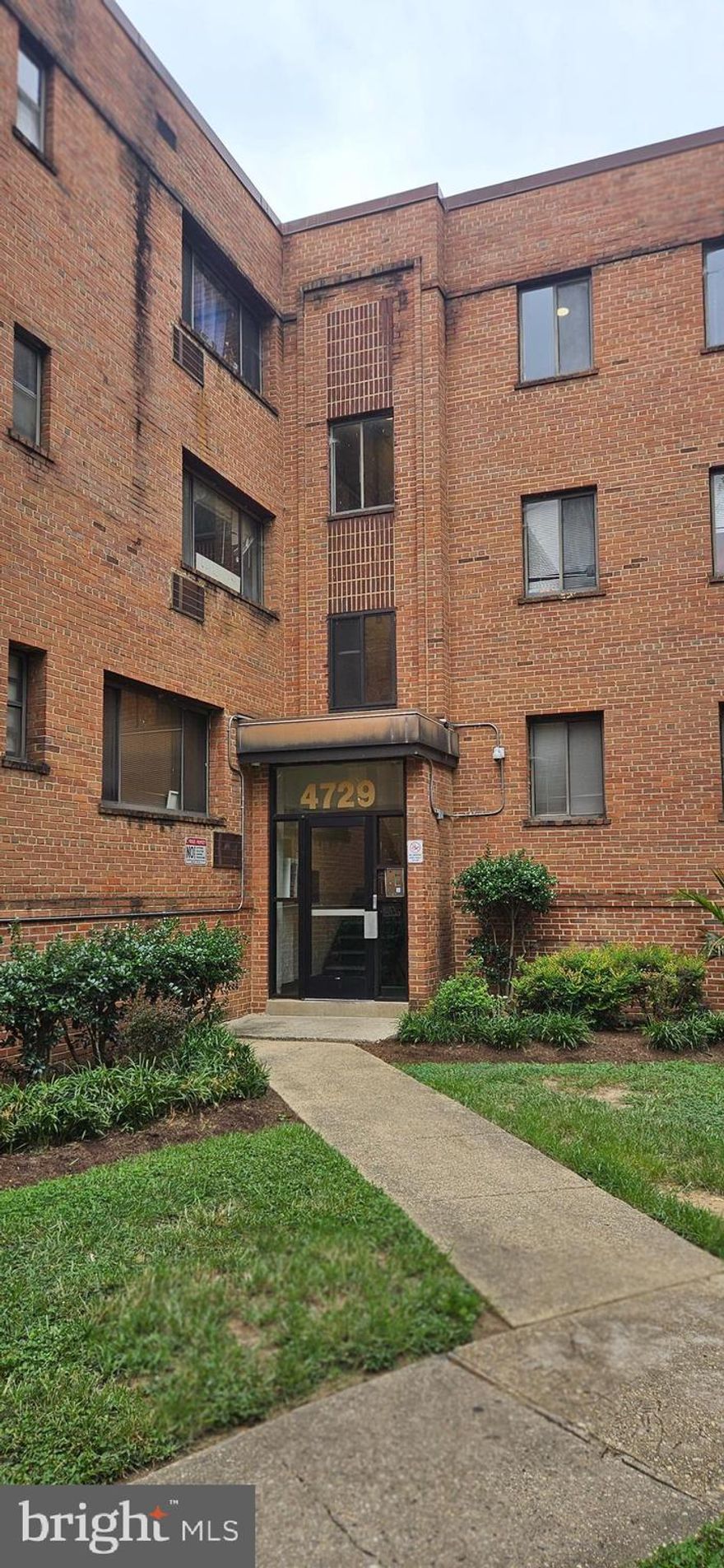 Coming Soon. Investor diversifying the portfolio.  New Investor opportunity in Washington, DC! This 1 Bedroom - 1 Bathroom is a blank canvas ready for a cosmetic renovation, ideal for first-time investors or portfolio expansion. Prime location with strong rental demand, easy access to transit, dining, and city amenities. Excellent upside potential. Owner prefers Cardinal Title Group. Don't Delay Act 2 Day!