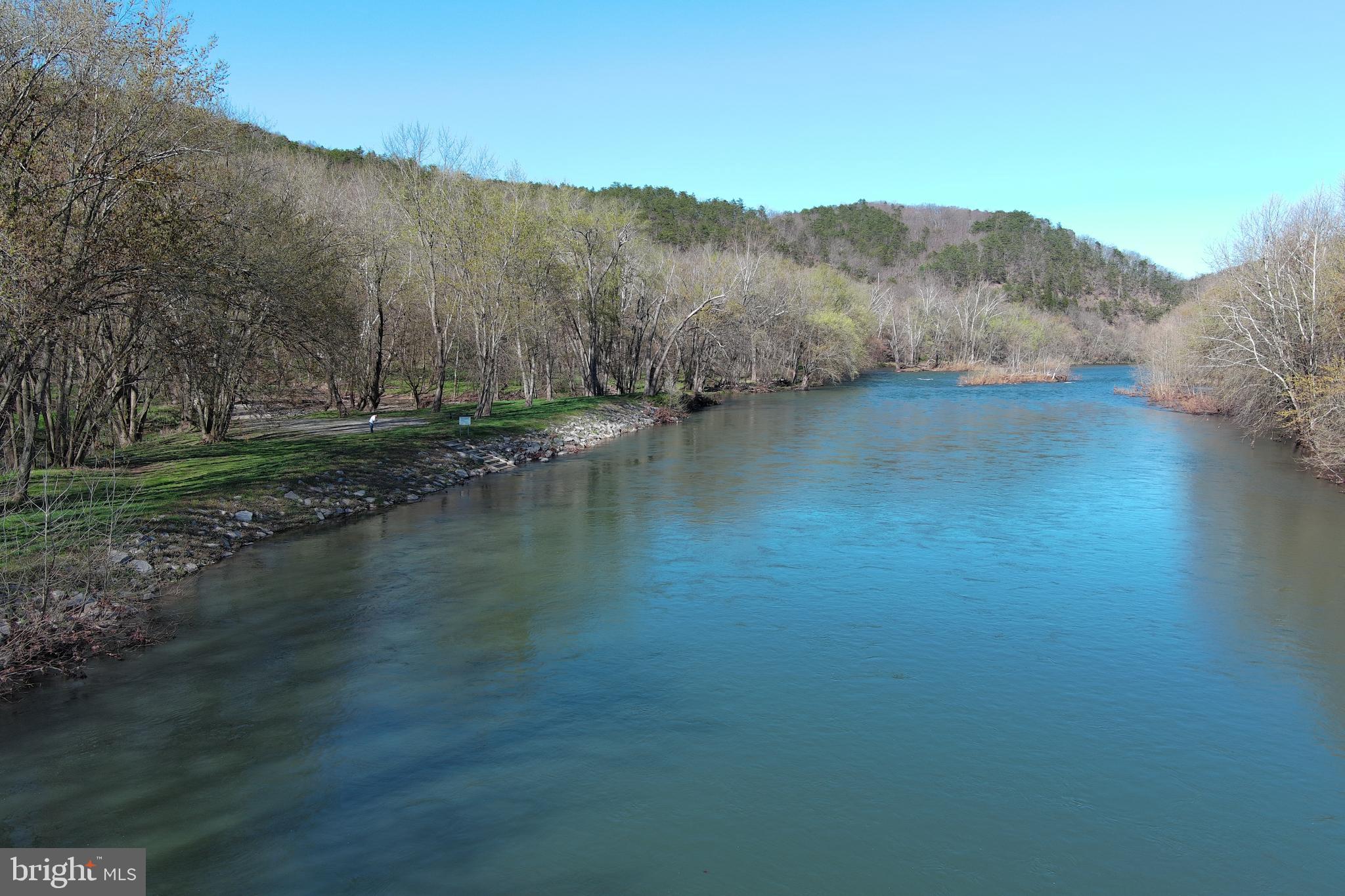 BLUFFS ON THE POTOMAC - Land