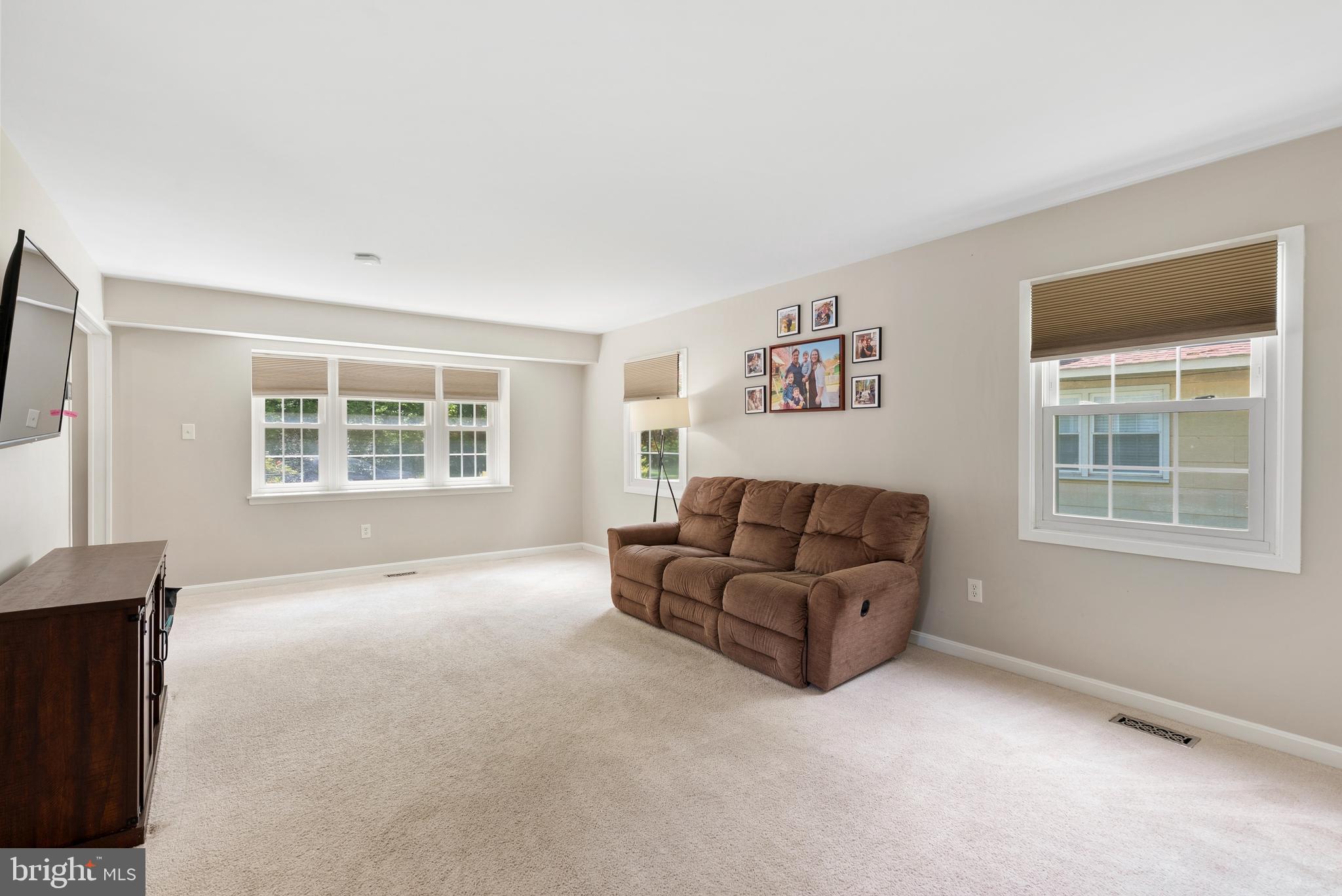 WHITEHALL - Residential