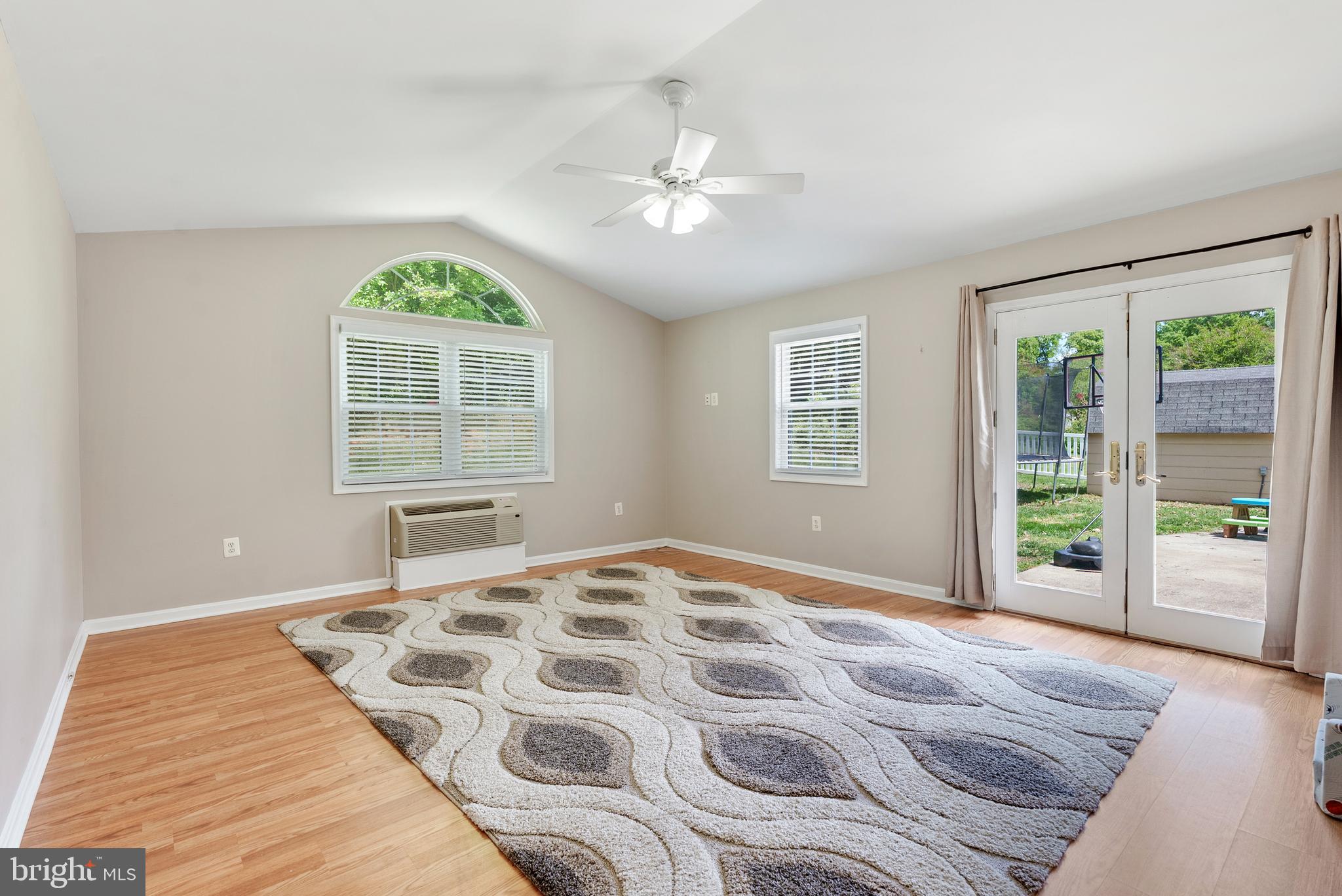 WHITEHALL - Residential