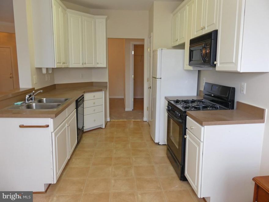 2ND FLR-ELEVATOR-PRICED TO SELL-ENTIRE UNIT FRESHLY PAINTED INCLUDING CEILINGS, CLOSETS & DRS. NEW CARPET & PADDING. 2BD/2Ba. 1141 SQ FT-"DEVON".  CROWN MOLD IN LIV/DINE/FOYER & KIT.  EAT-IN KIT W/ 42" CAB'S, GAS STOVE, B-IN MICRO, FRIG W/ICE MAKER, PANTRY & BREAKFAST AREA. LIV/DINE COMBO W/SLIDER TO SCREENED BALCONY. PRIMARY BEDRM W/DBL CLOSETS, SHOWER/JET TUB COMBO W/GRAB BARS & DBL VANITY. BEDRM 2 AT OPP END W/W-IN SHOWER. LAUNDRY RM W/WASHER/DRYER & XTRA SHELVING. 2 CEIL FANS. A/C CONDENSER-17. H2O HEATER-17. AIR HANDLER-18. NEW TOILETS-21. CLUBHSE W/POOL, WORKOUT RM & TENNIS CT. UNIT SOLD "AS IS".