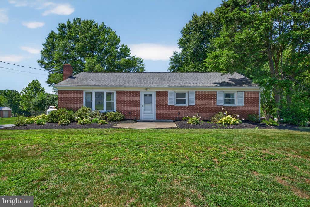 Photo of 658 Green Ridge Dr, MANHEIM, PA 17545 (MLS # PALA2092872)