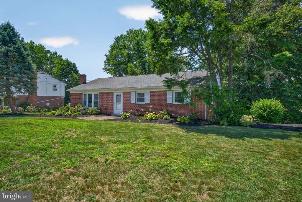 Photo of 658 Green Ridge Dr, MANHEIM, PA 17545 (MLS # PALA2092872)