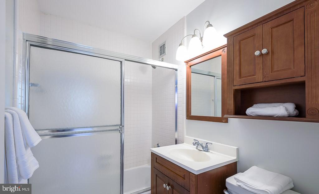 RIVER PLACE - Residential Lease