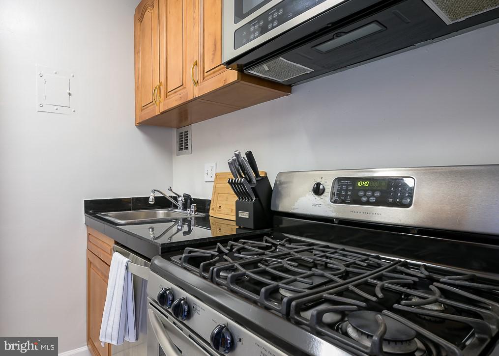 RIVER PLACE - Residential Lease