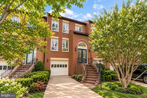 Townhouse For Rent - 10220 Baltusrol Court<br/> OAKTON, VA 22124