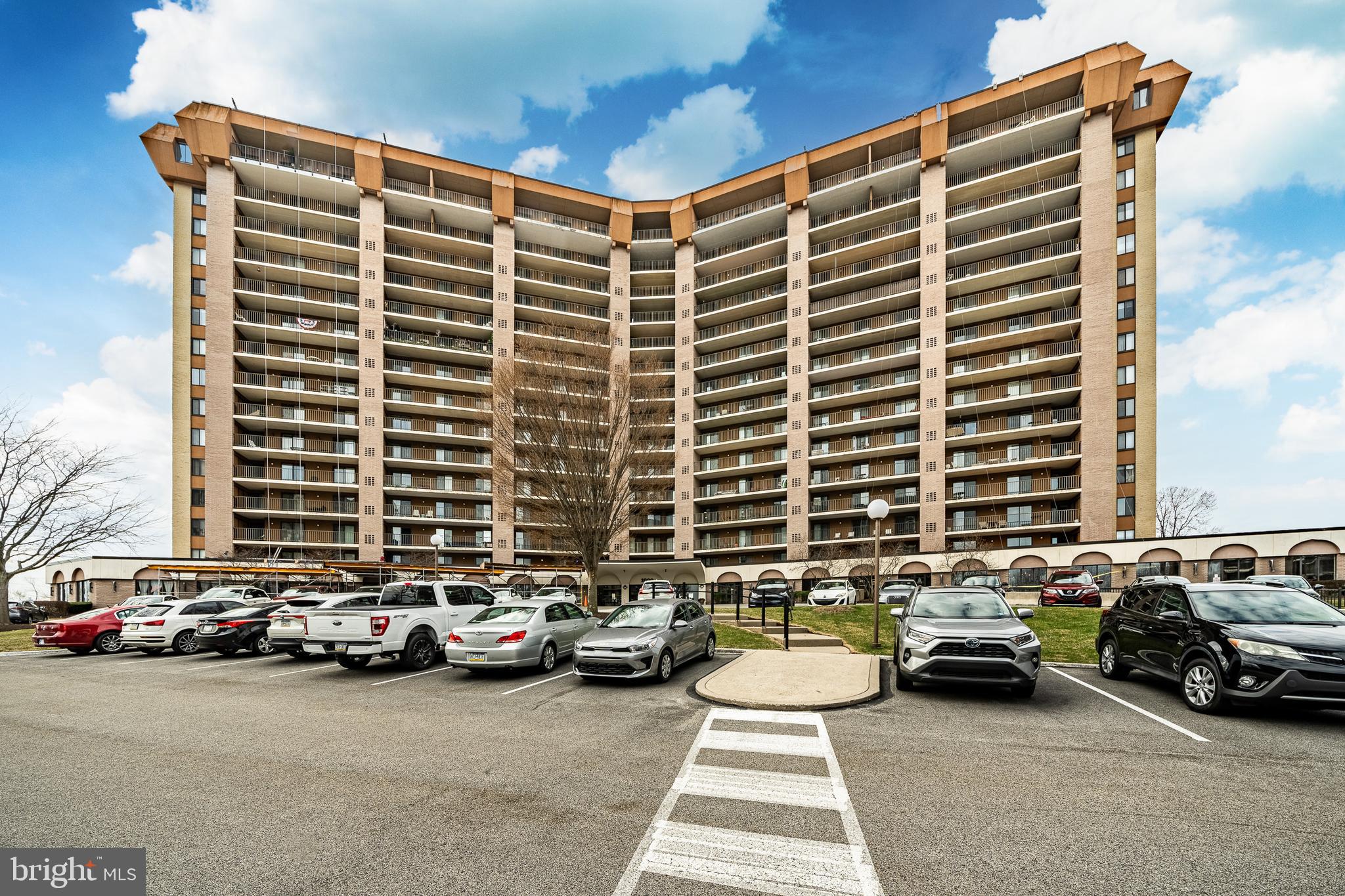 VALLEY FORGE TOWER - Residential