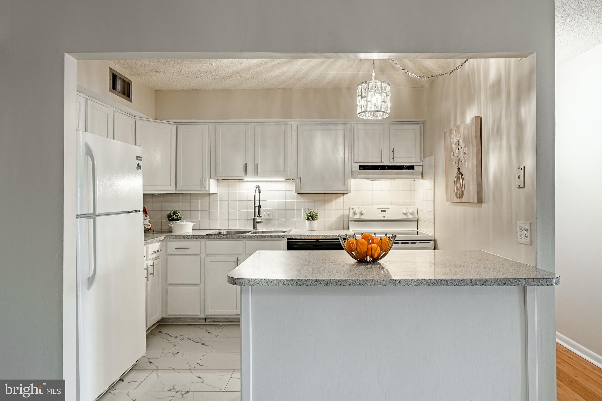 VALLEY FORGE TOWER - Residential