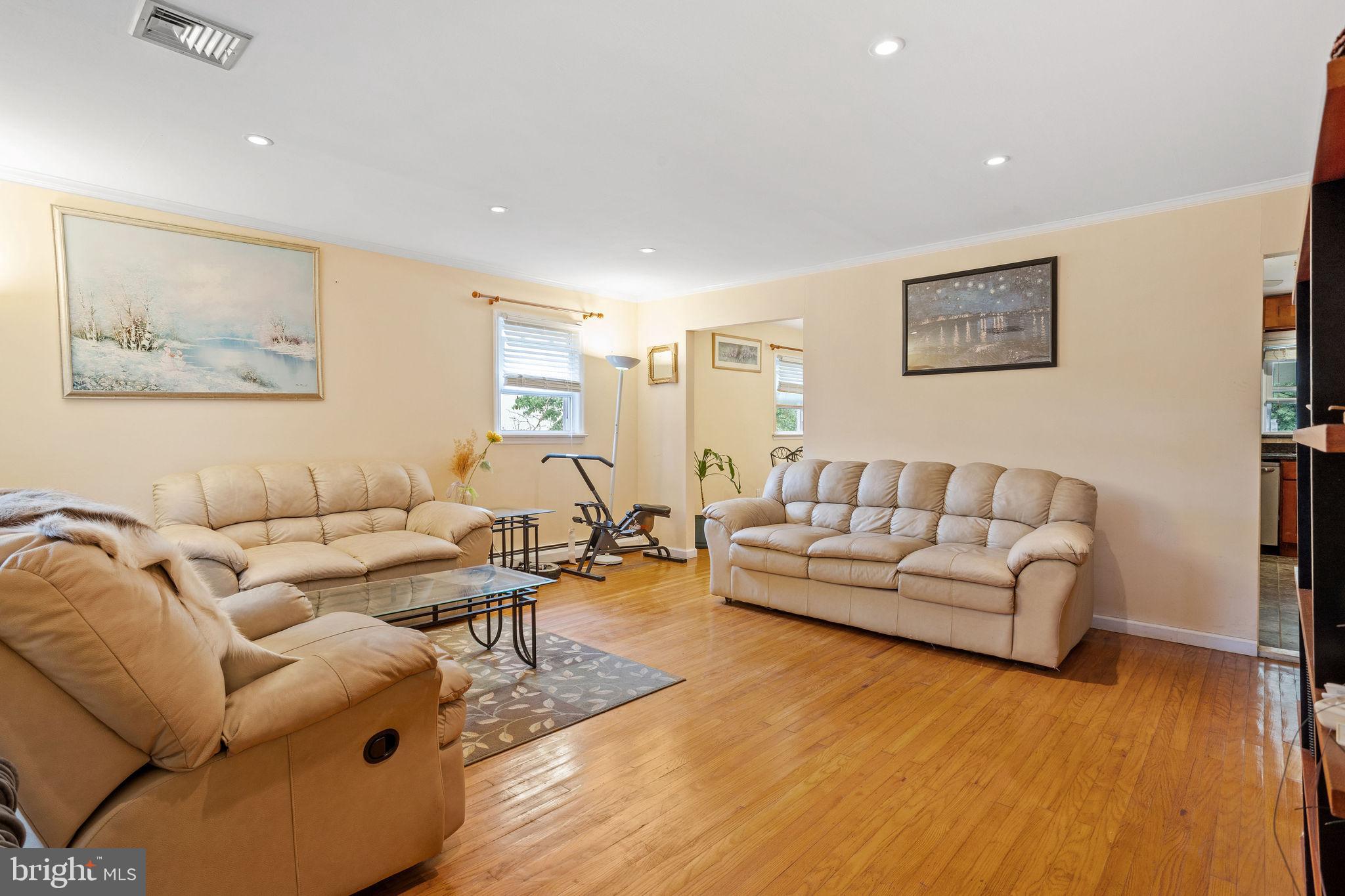 WILLOW MANOR - Residential