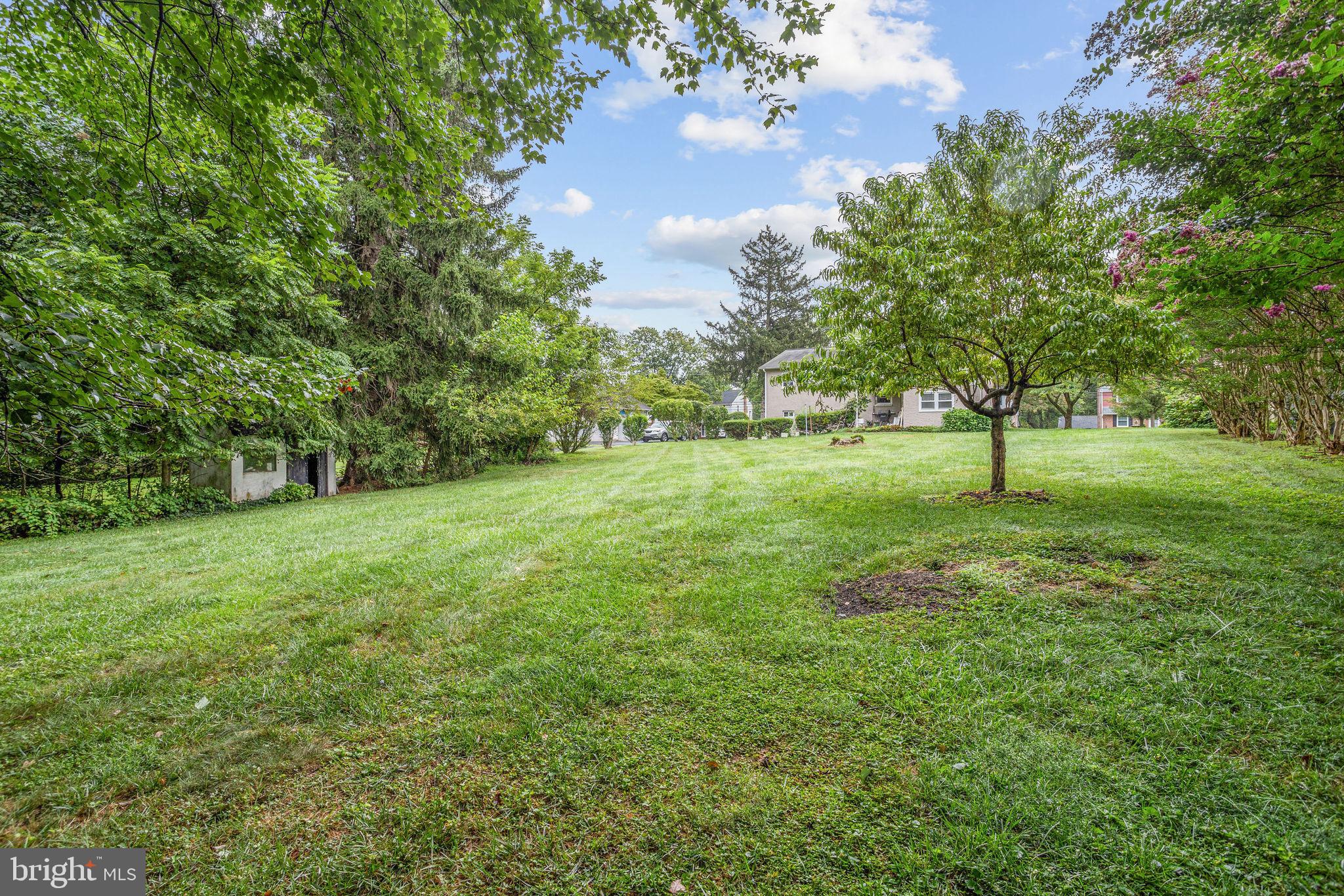 WILLOW MANOR - Residential