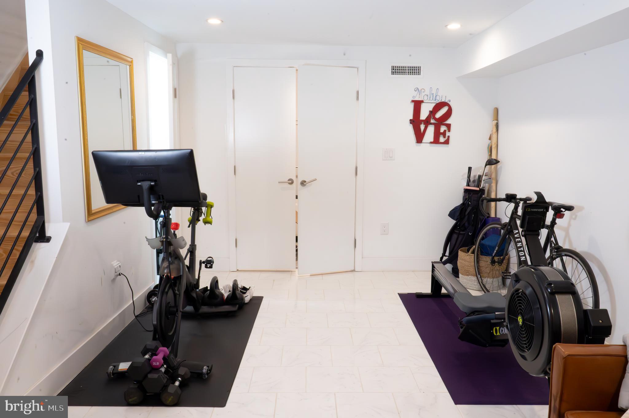 POINT BREEZE - Residential