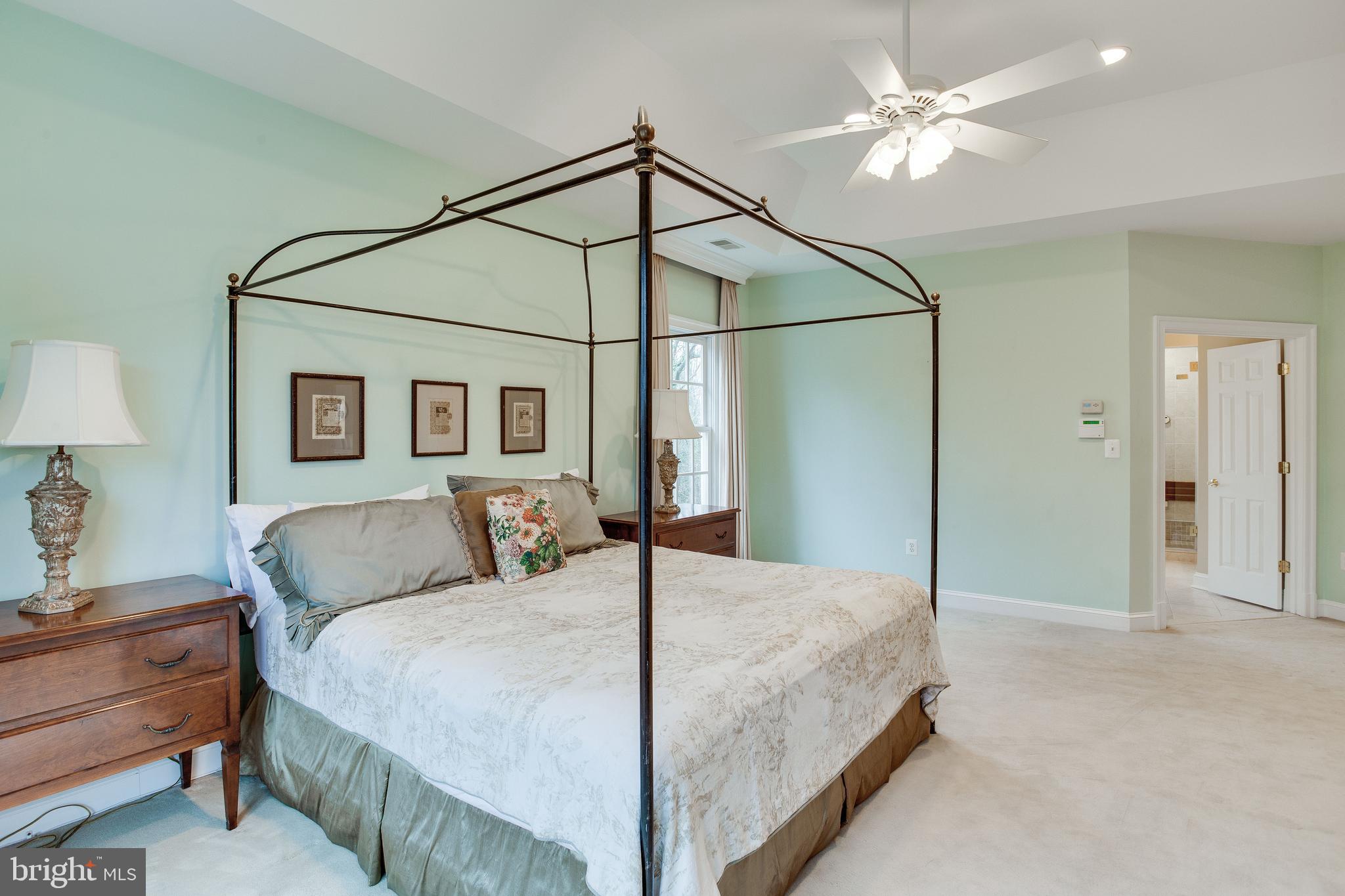 MCLEAN MANOR - Residential