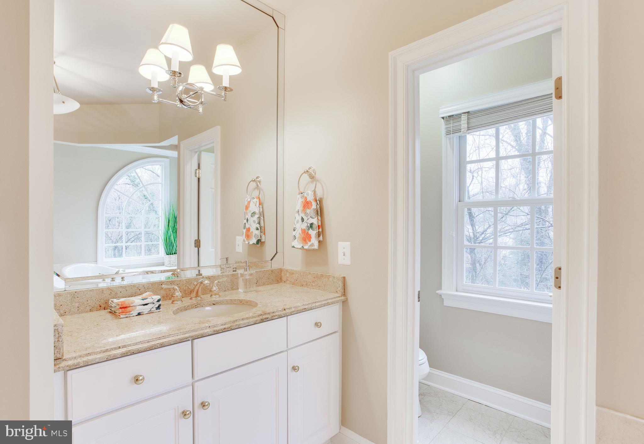 MCLEAN MANOR - Residential