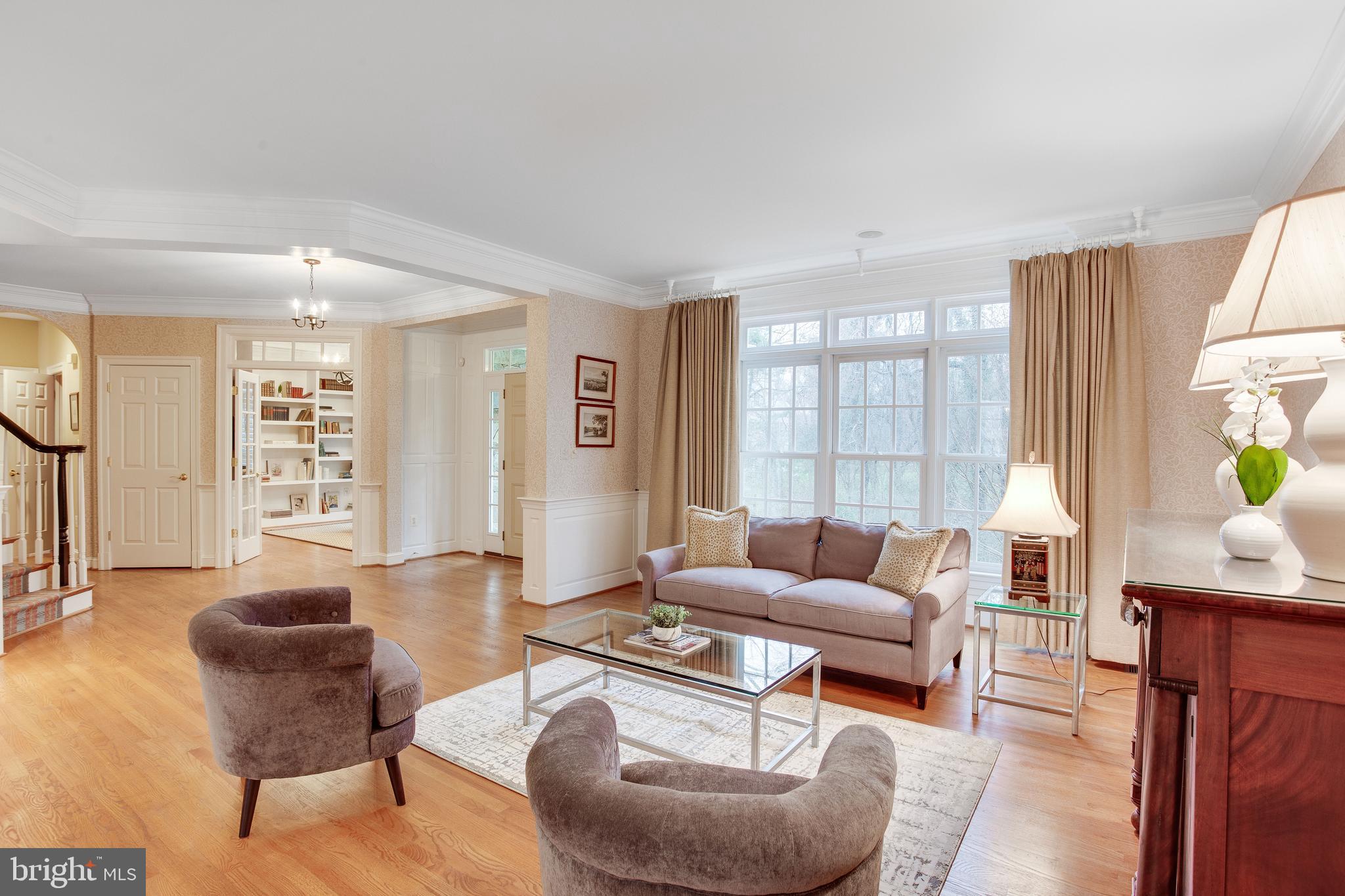 MCLEAN MANOR - Residential