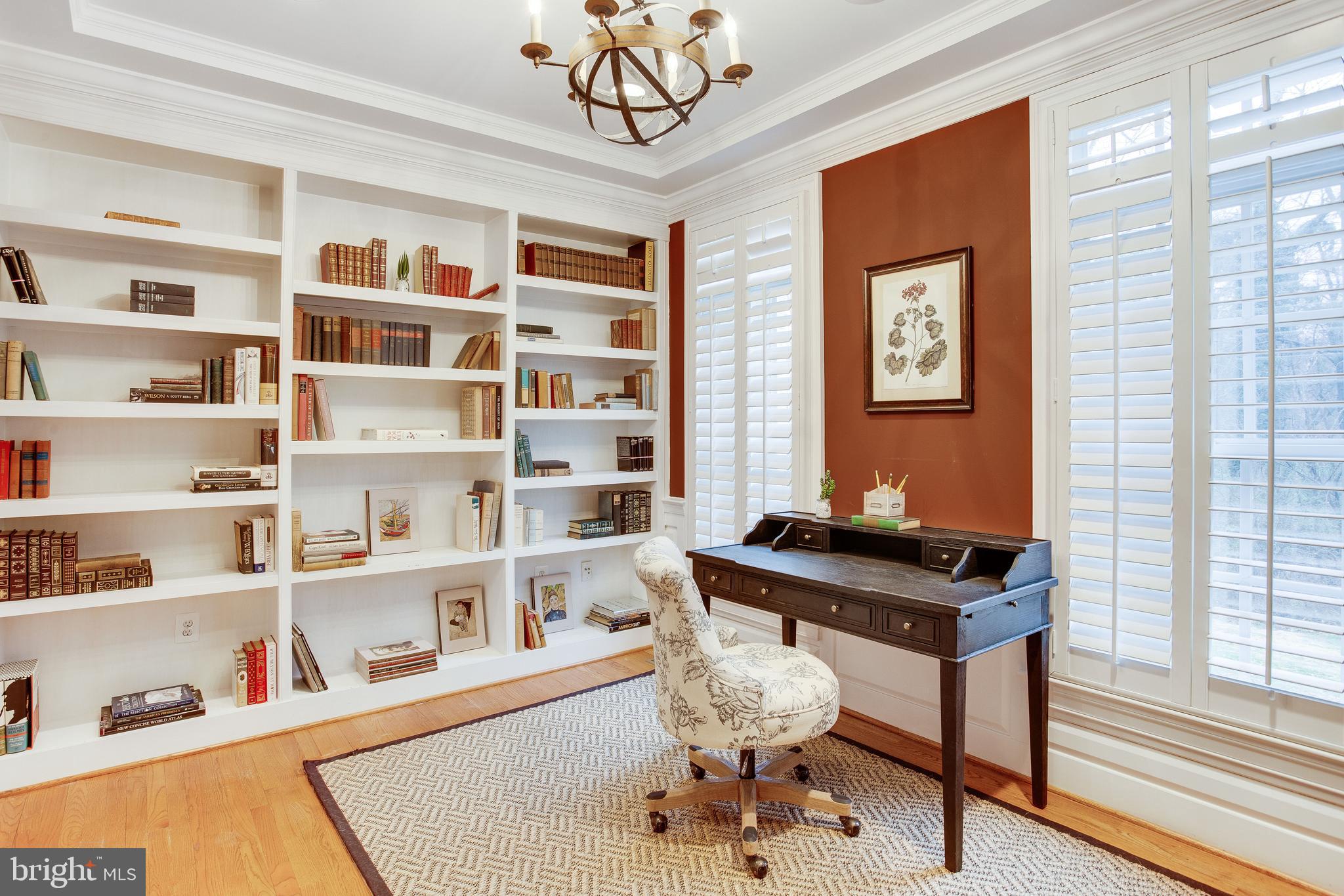 MCLEAN MANOR - Residential