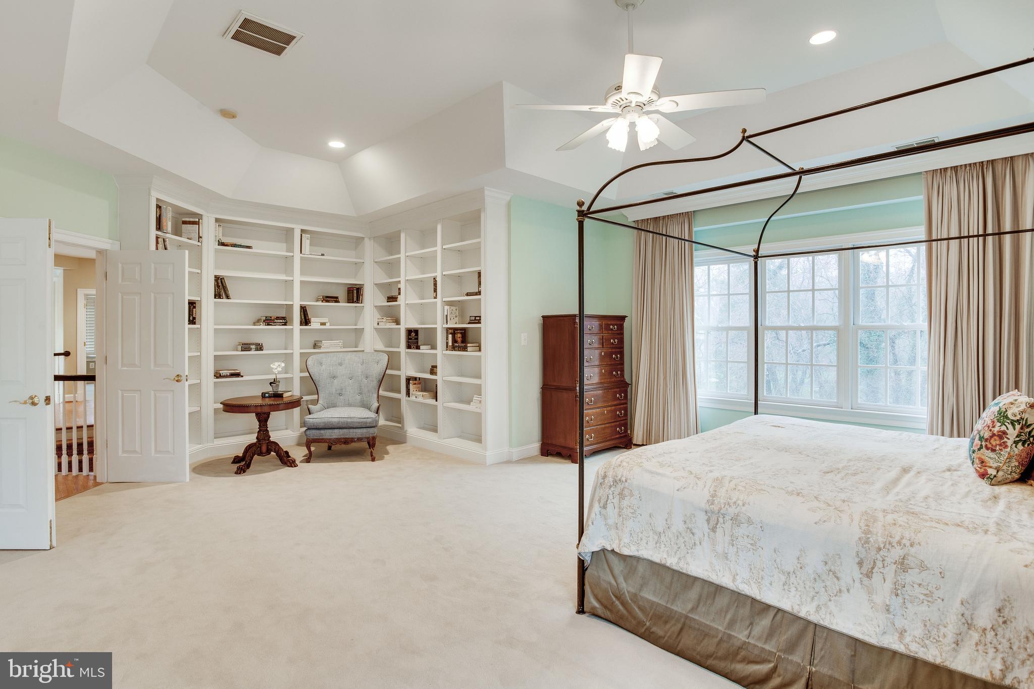 MCLEAN MANOR - Residential