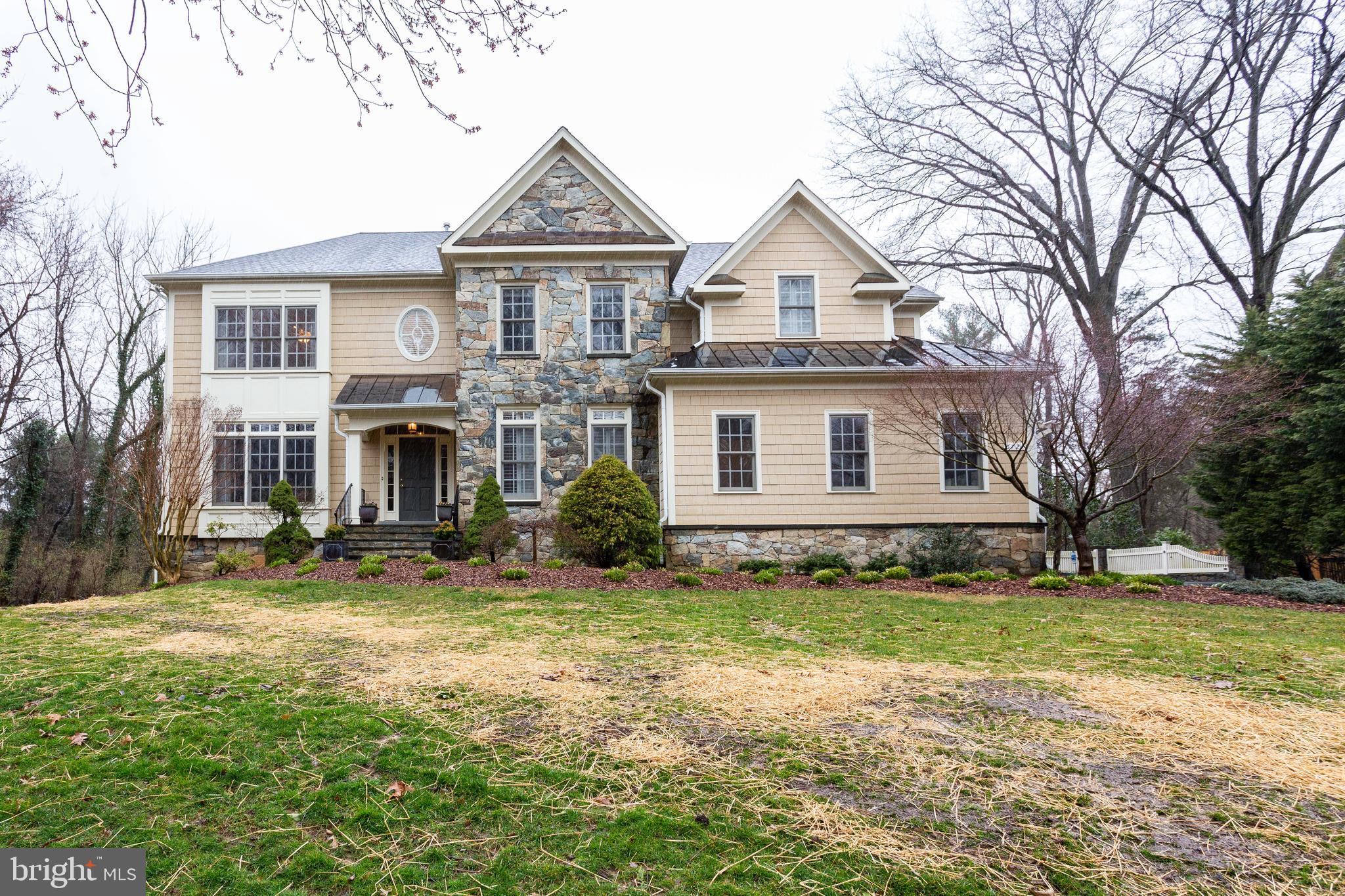 MCLEAN MANOR - Residential