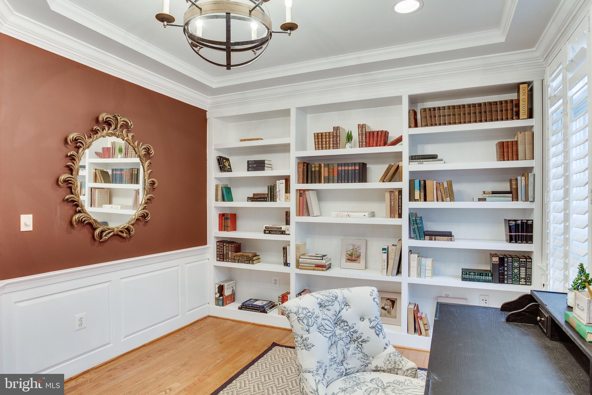 MCLEAN MANOR - Residential