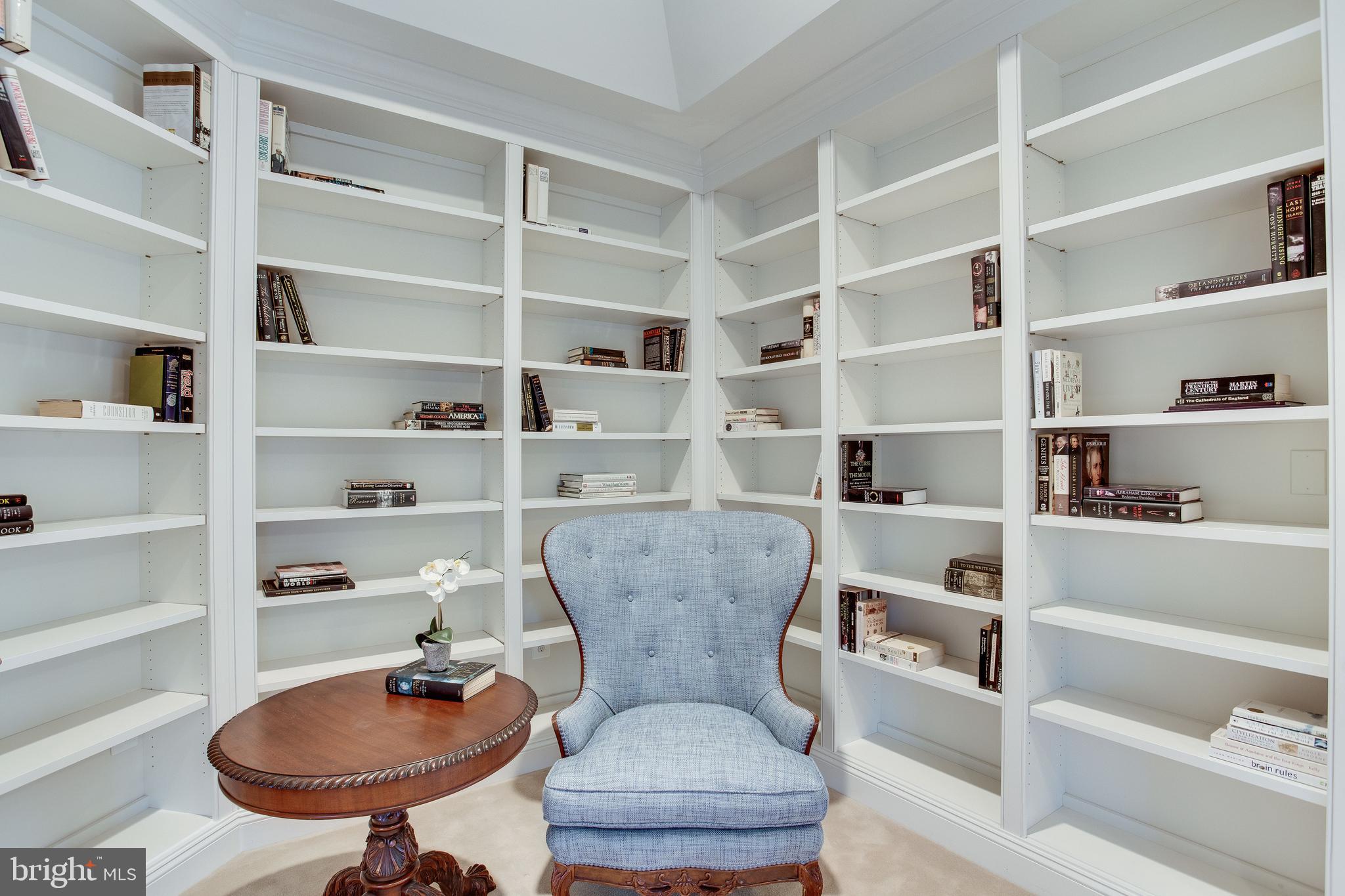 MCLEAN MANOR - Residential