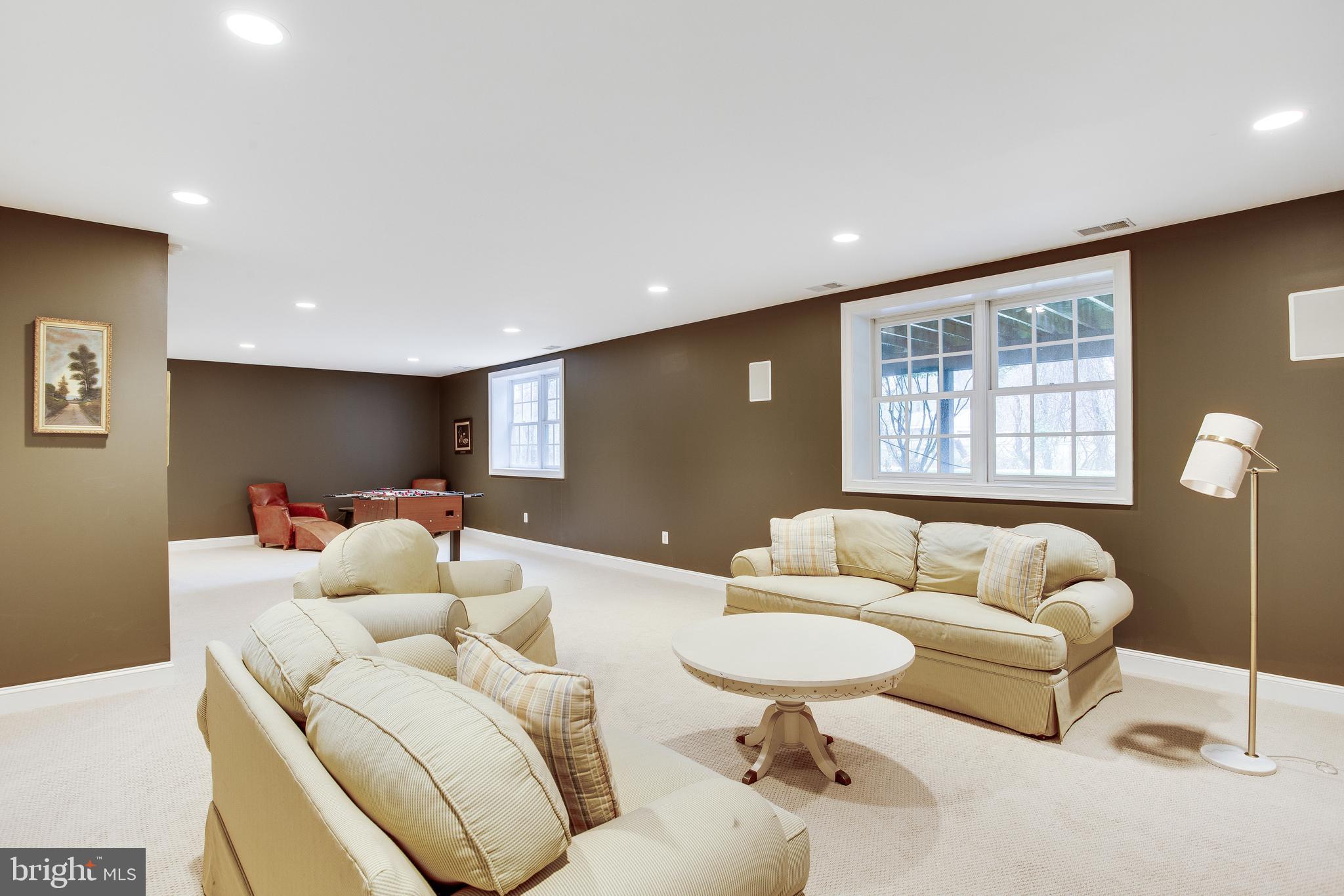 MCLEAN MANOR - Residential