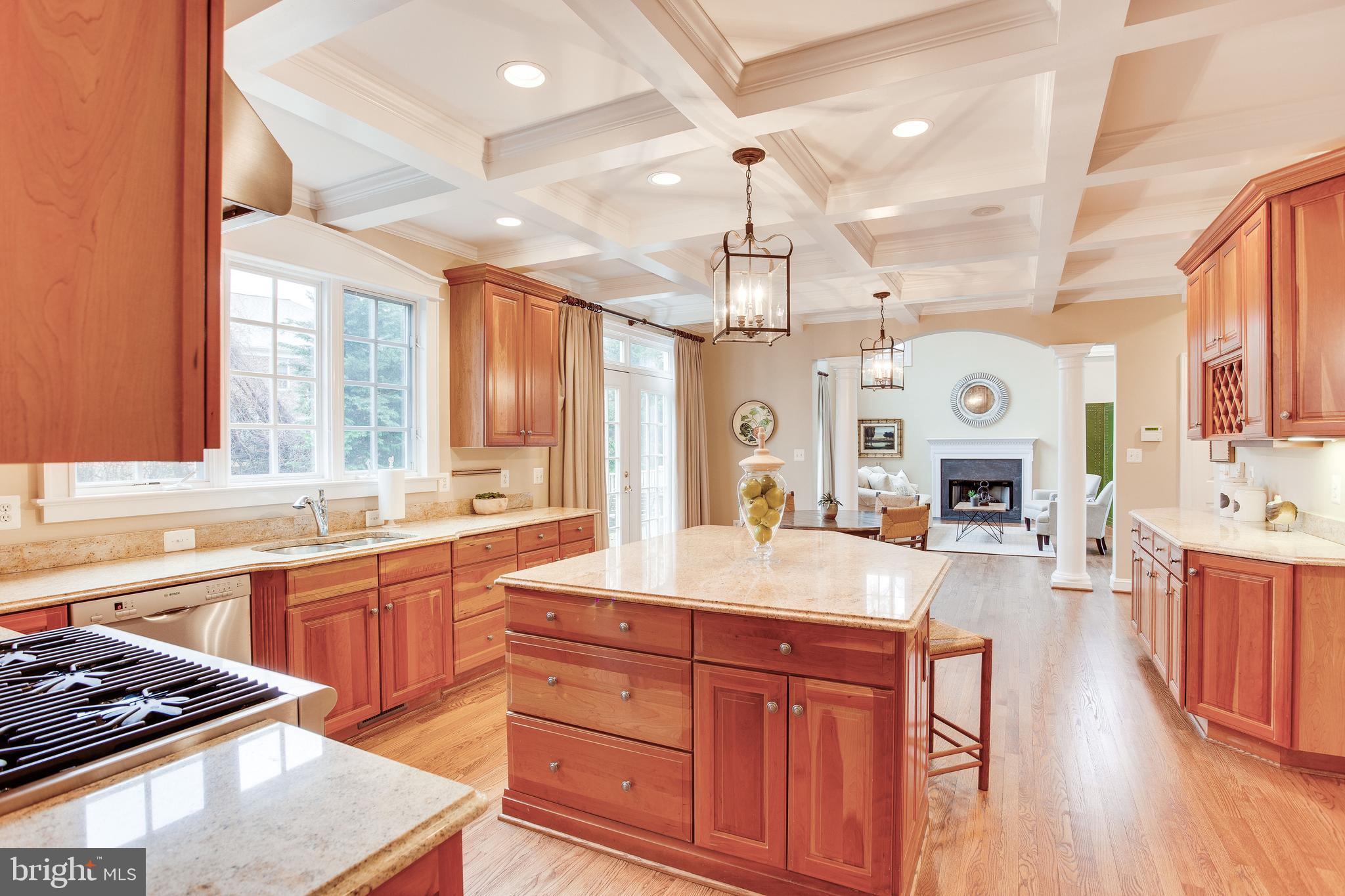 MCLEAN MANOR - Residential