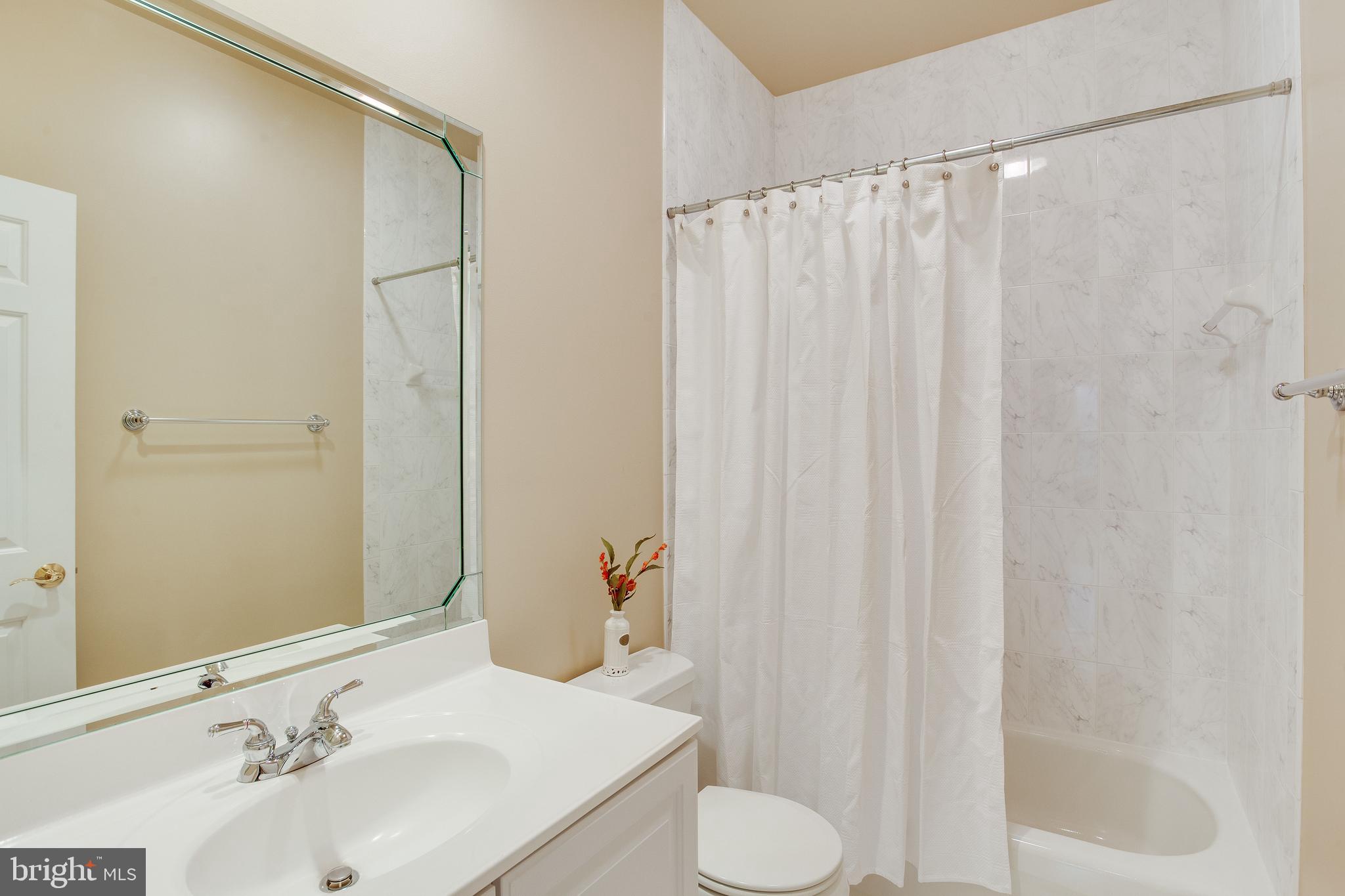 MCLEAN MANOR - Residential