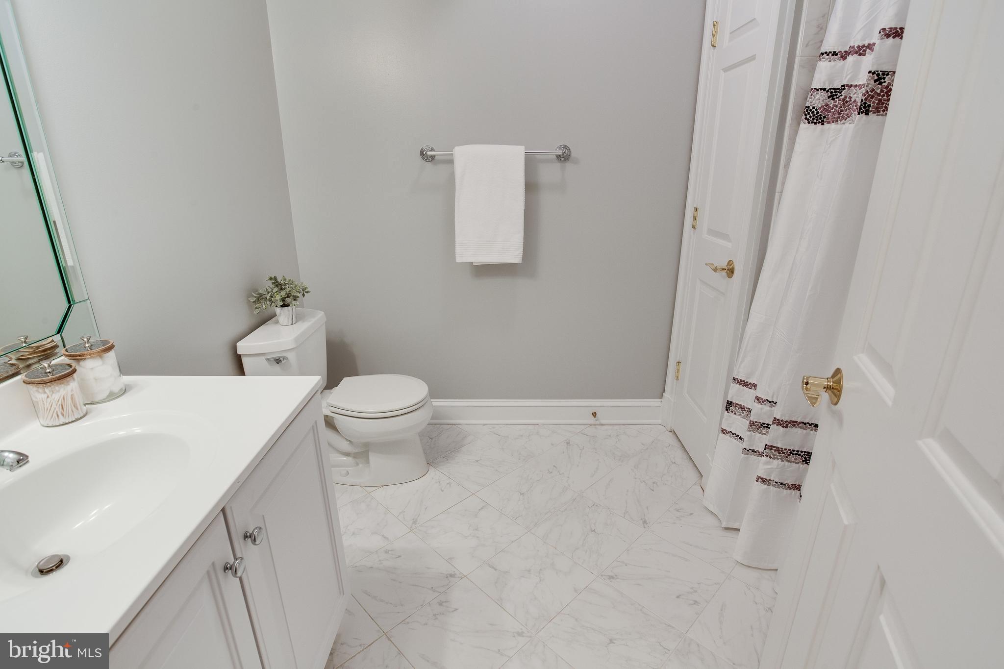 MCLEAN MANOR - Residential