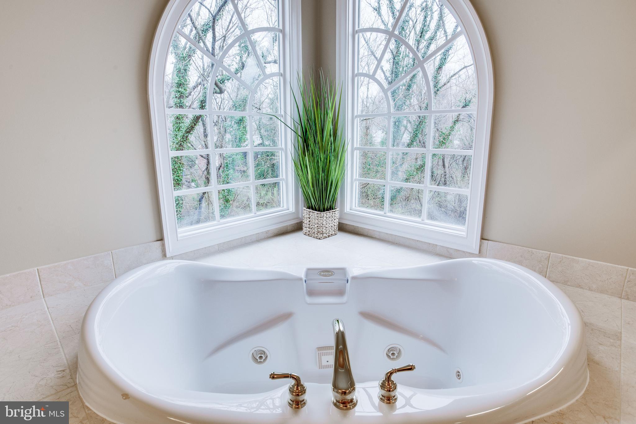 MCLEAN MANOR - Residential