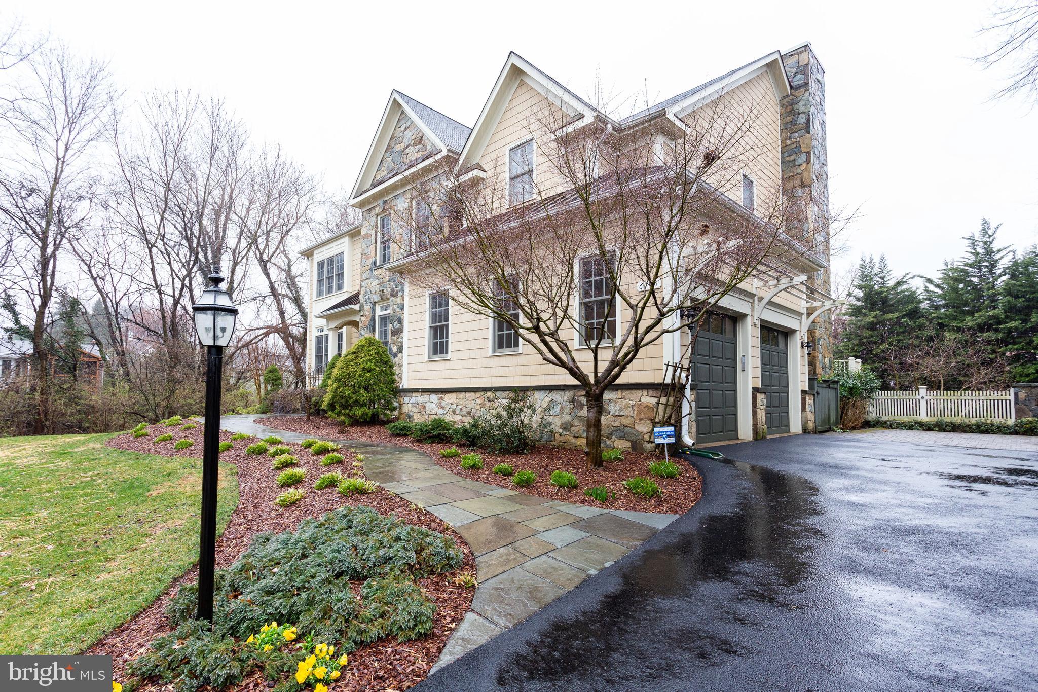 MCLEAN MANOR - Residential