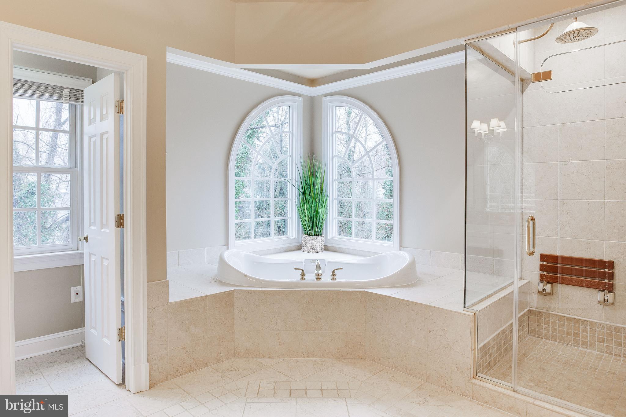 MCLEAN MANOR - Residential