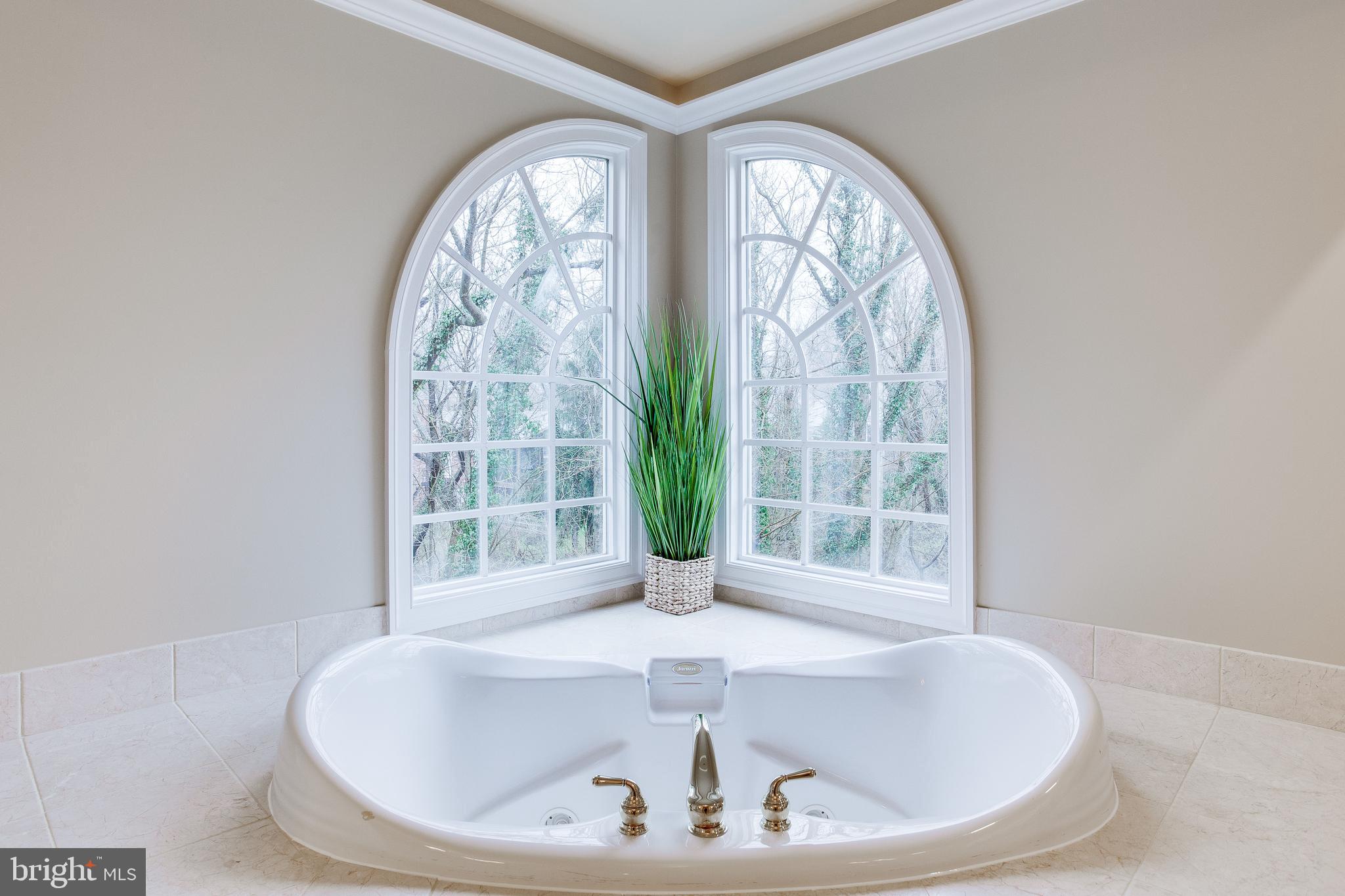 MCLEAN MANOR - Residential