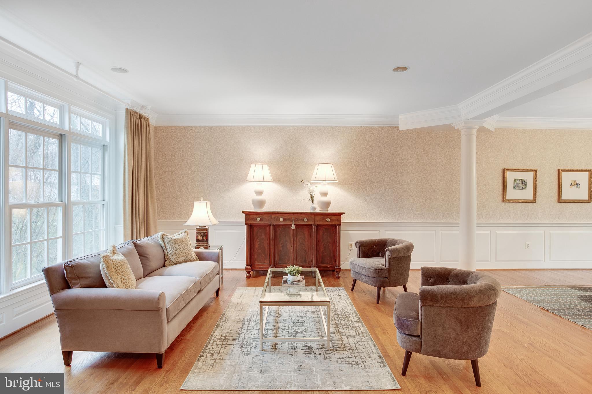 MCLEAN MANOR - Residential