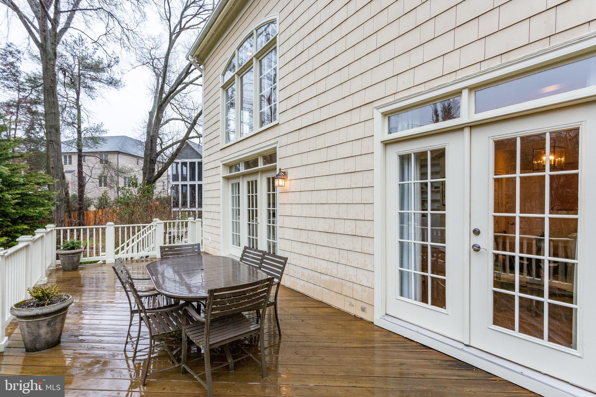 MCLEAN MANOR - Residential