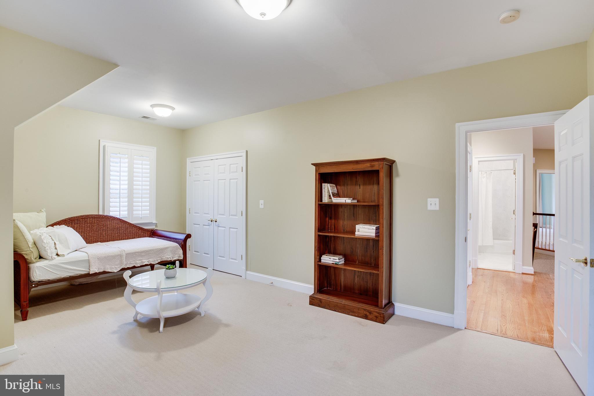 MCLEAN MANOR - Residential