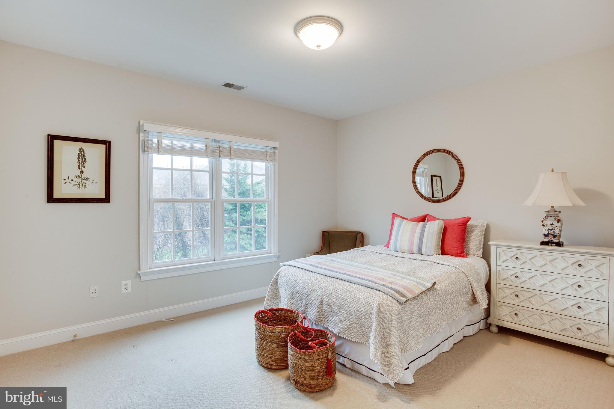 MCLEAN MANOR - Residential