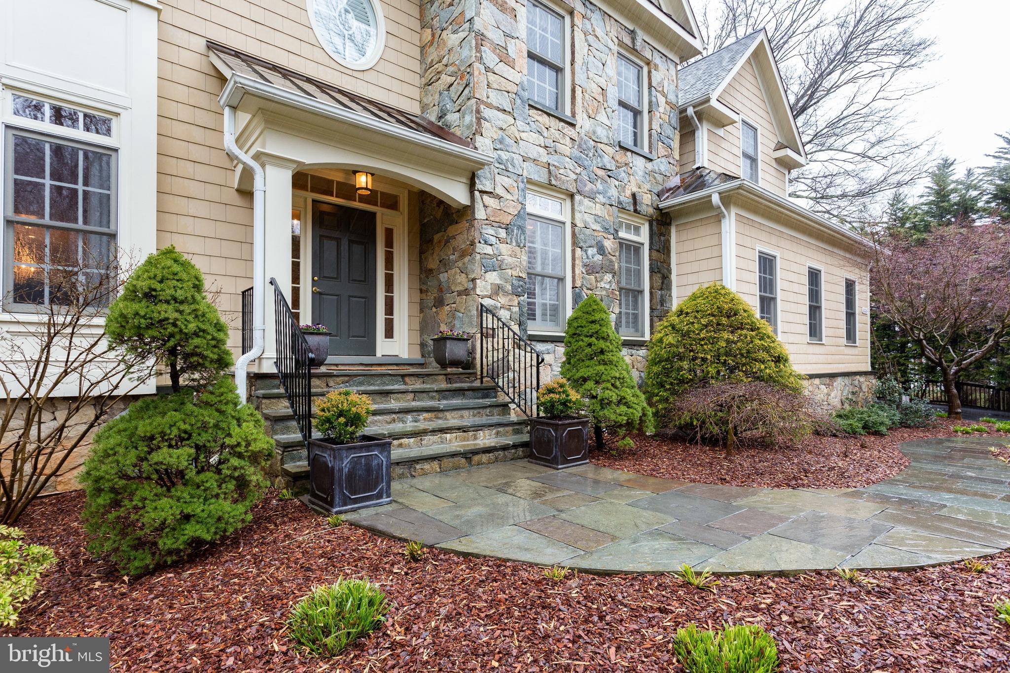 MCLEAN MANOR - Residential