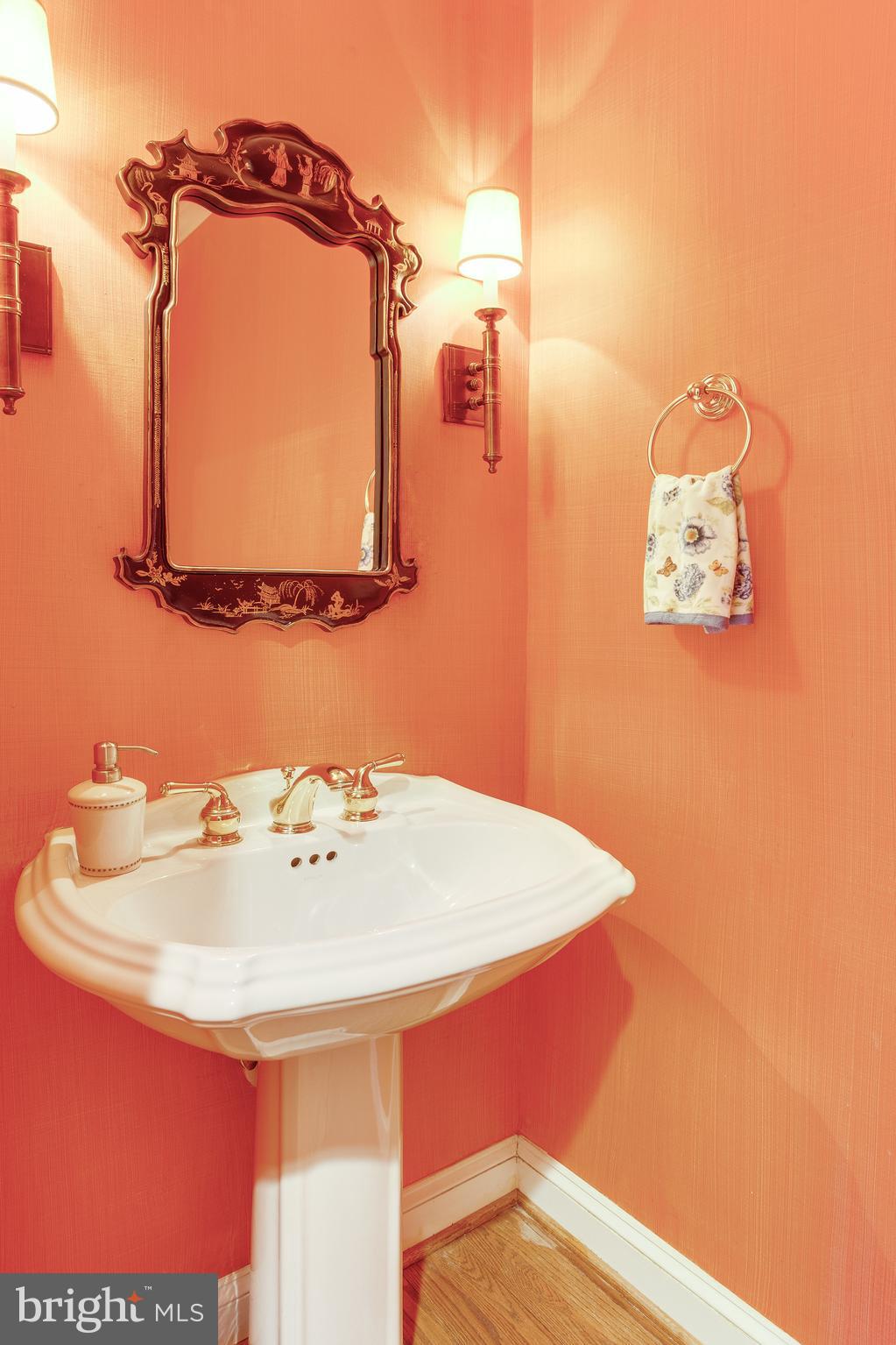 MCLEAN MANOR - Residential