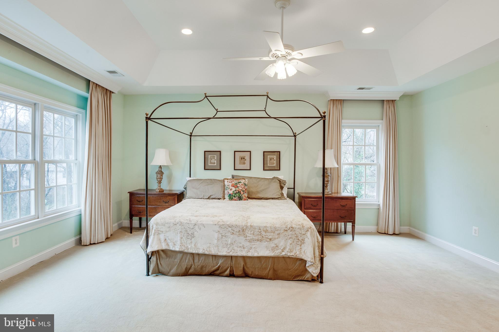 MCLEAN MANOR - Residential