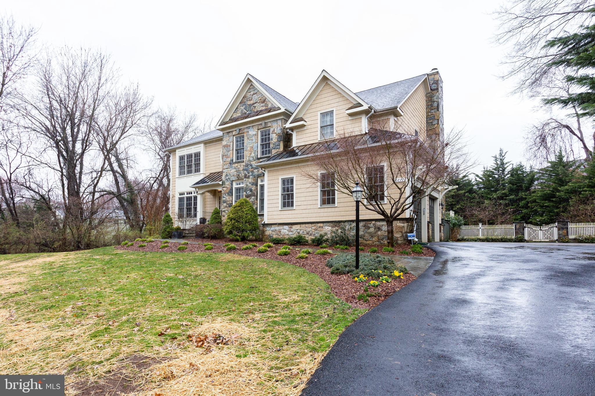 MCLEAN MANOR - Residential