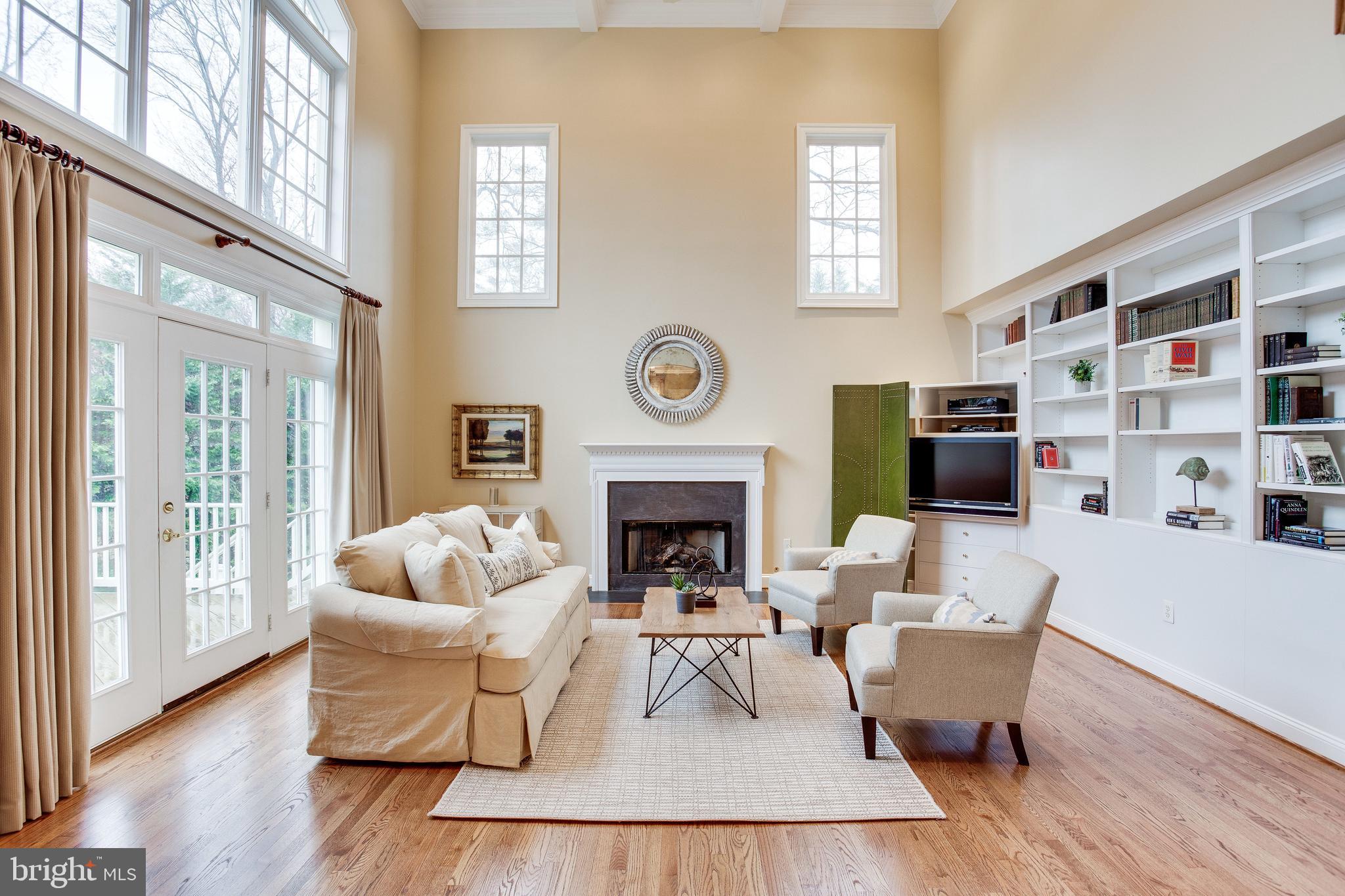 MCLEAN MANOR - Residential