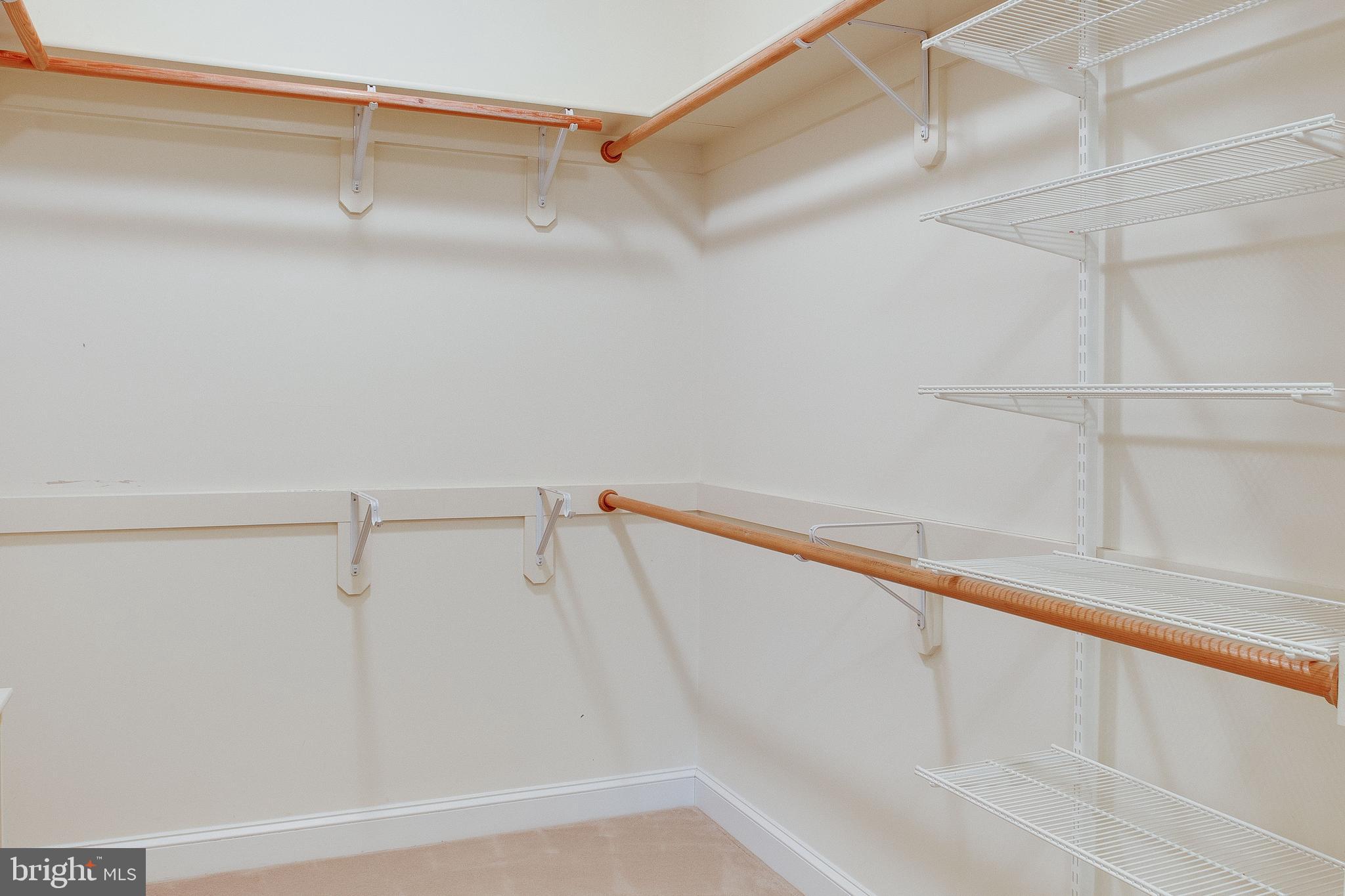 MCLEAN MANOR - Residential