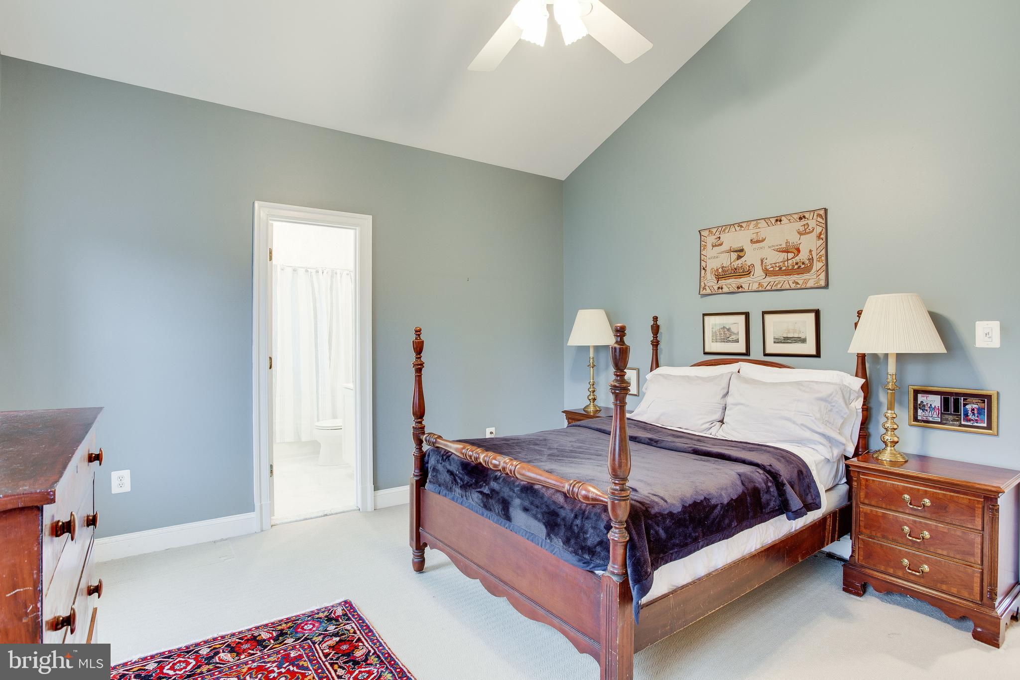 MCLEAN MANOR - Residential