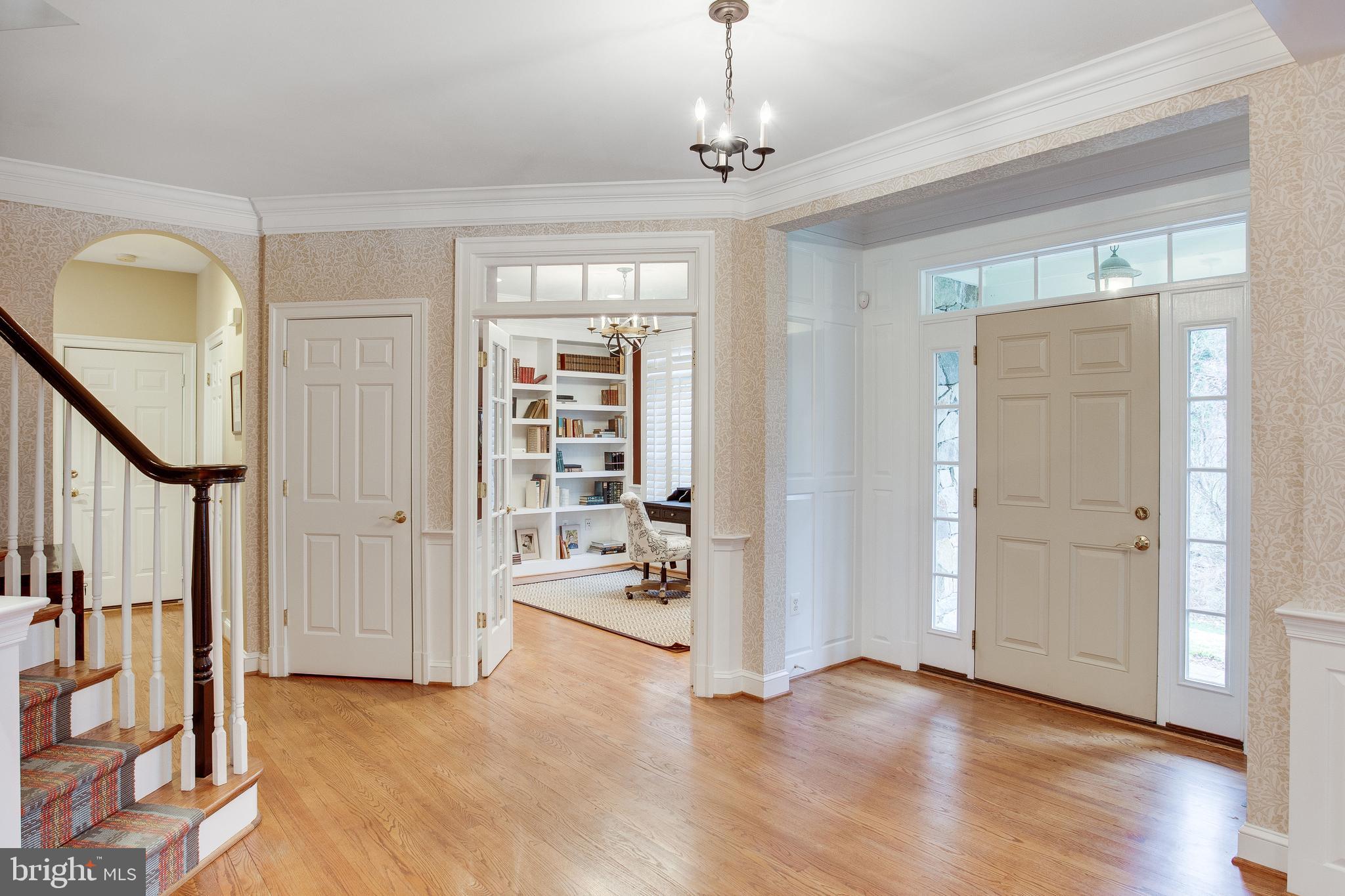 MCLEAN MANOR - Residential