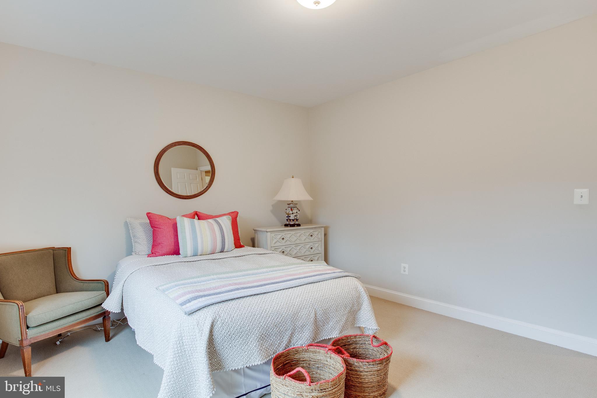 MCLEAN MANOR - Residential