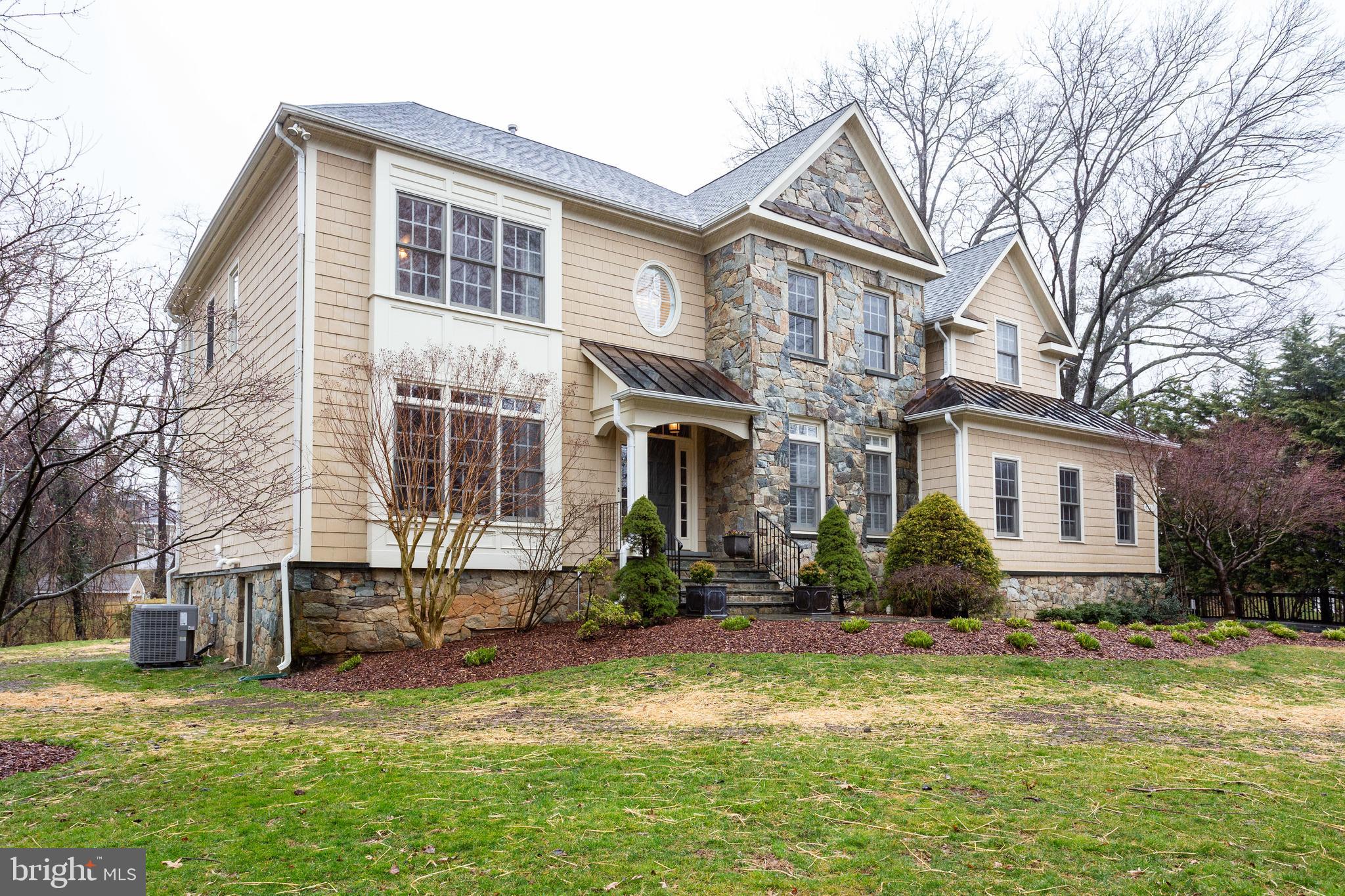 MCLEAN MANOR - Residential