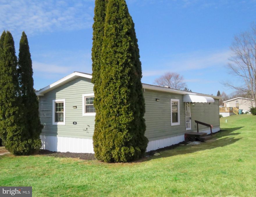 Make this ADORABLE Mobile home your own today! Situated in Heritage Estate Mobile Home Park. This home offers 2 bedrooms and 1 full bath. Updated kitchen with open concept living. Fresh paint throughout, this home is move in ready. 

Lot rent at Heritage Estate is $541 per month.

Schedule your showing today!